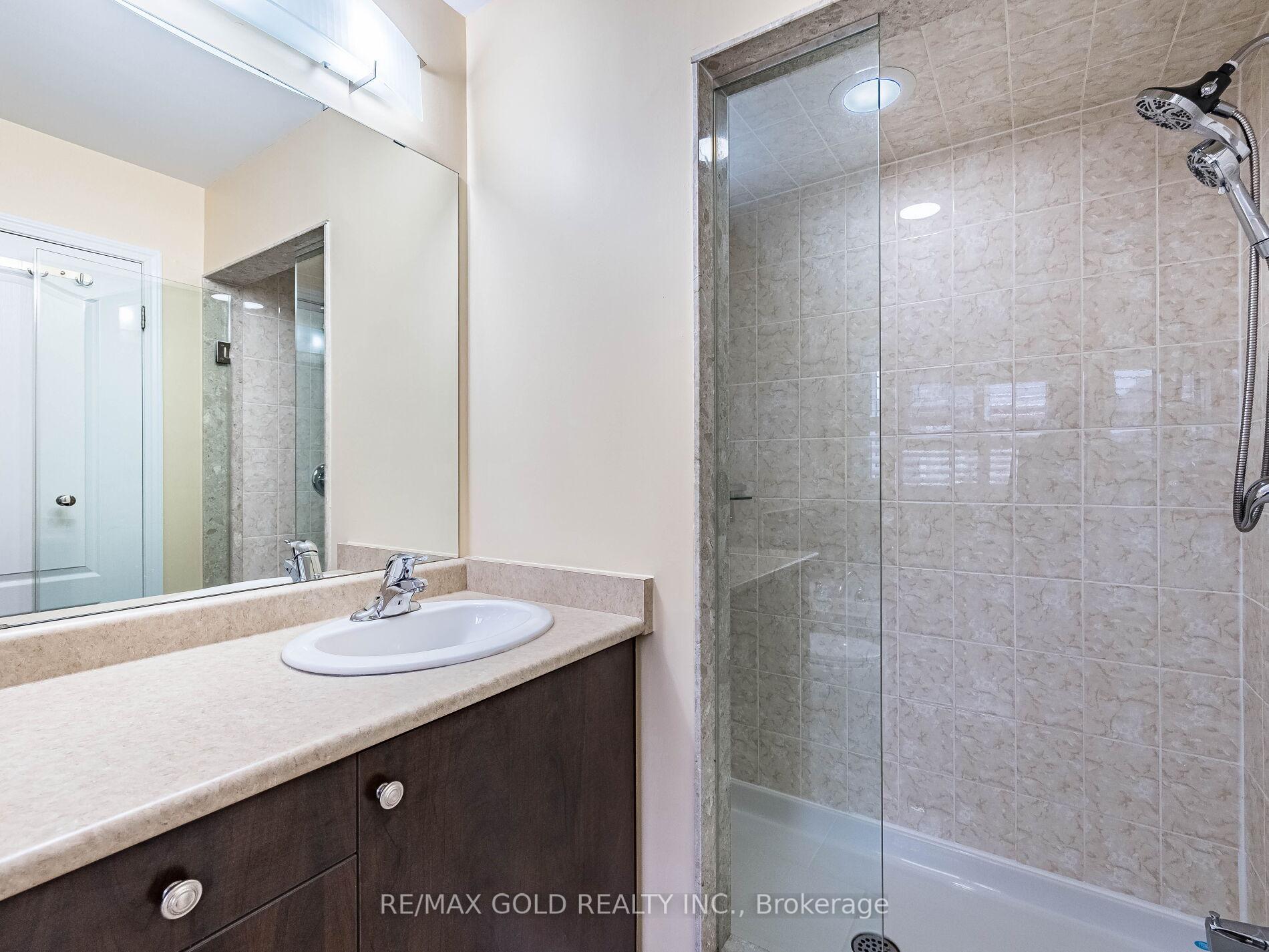 Photo 15 of 28 Banas Way, Brampton, Northwest Brampton — HOMEH