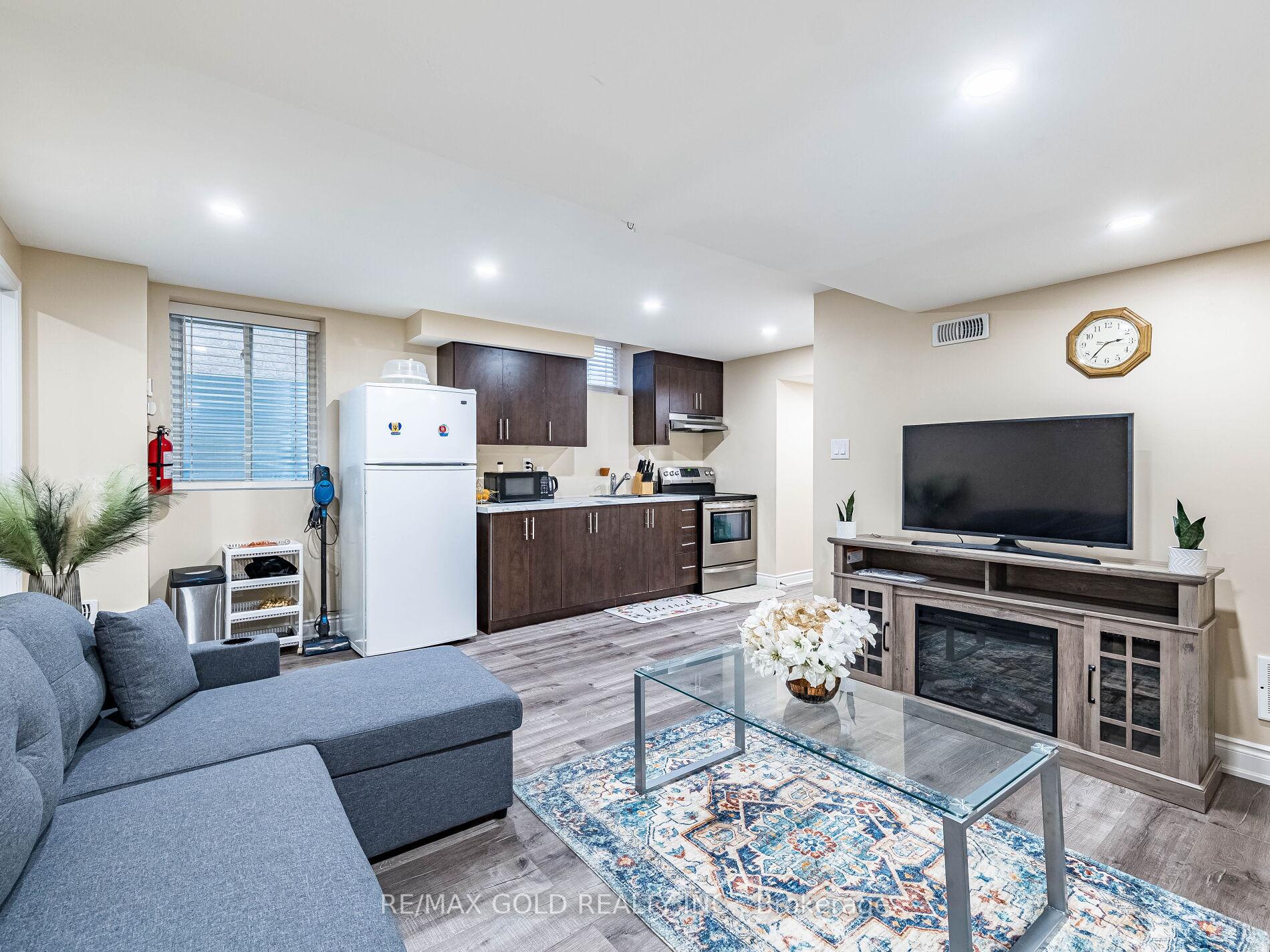 Photo 8 of 28 Banas Way, Brampton, Northwest Brampton — HOMEH