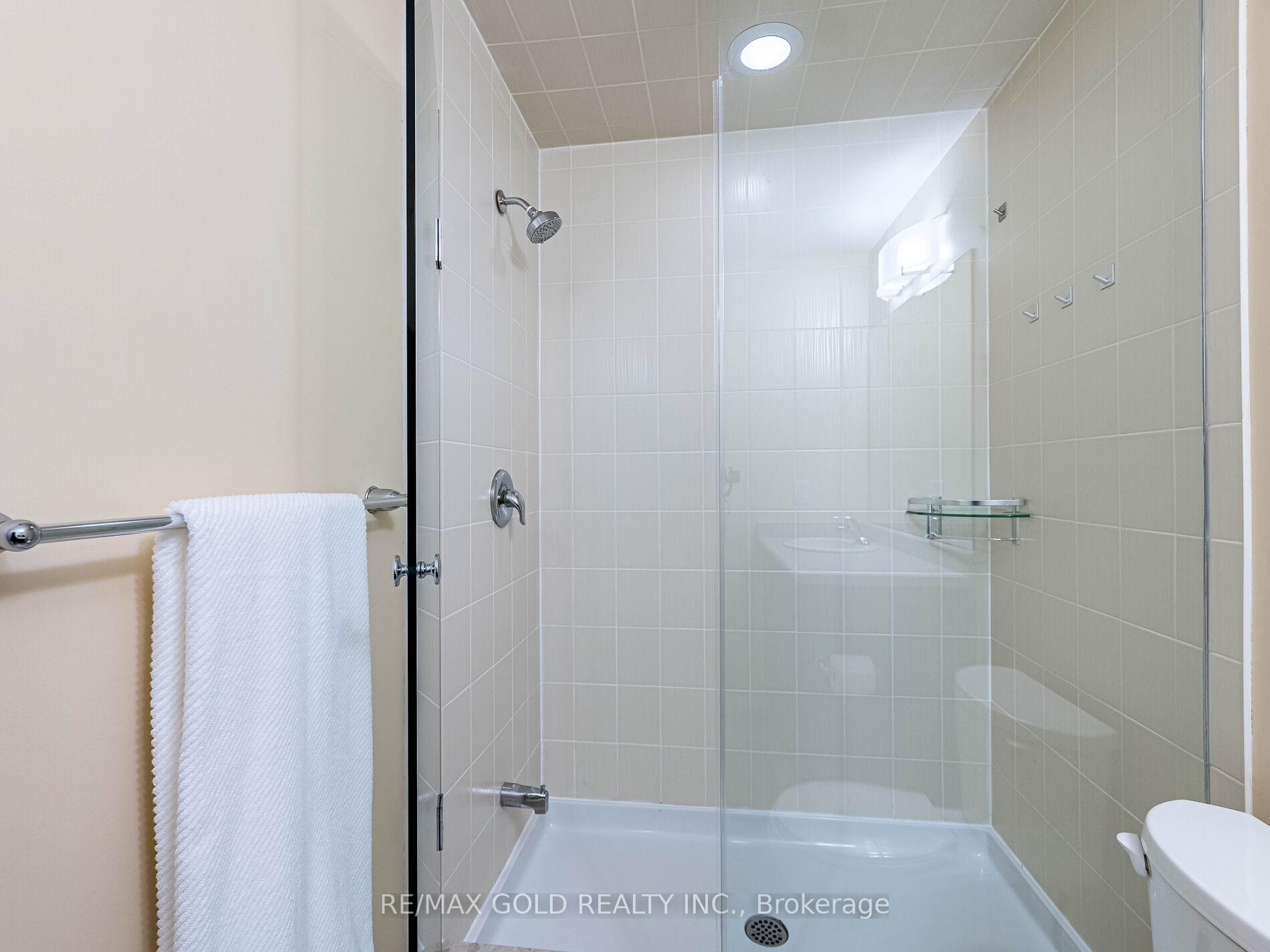 Photo 21 of 28 Banas Way, Brampton, Northwest Brampton — HOMEH