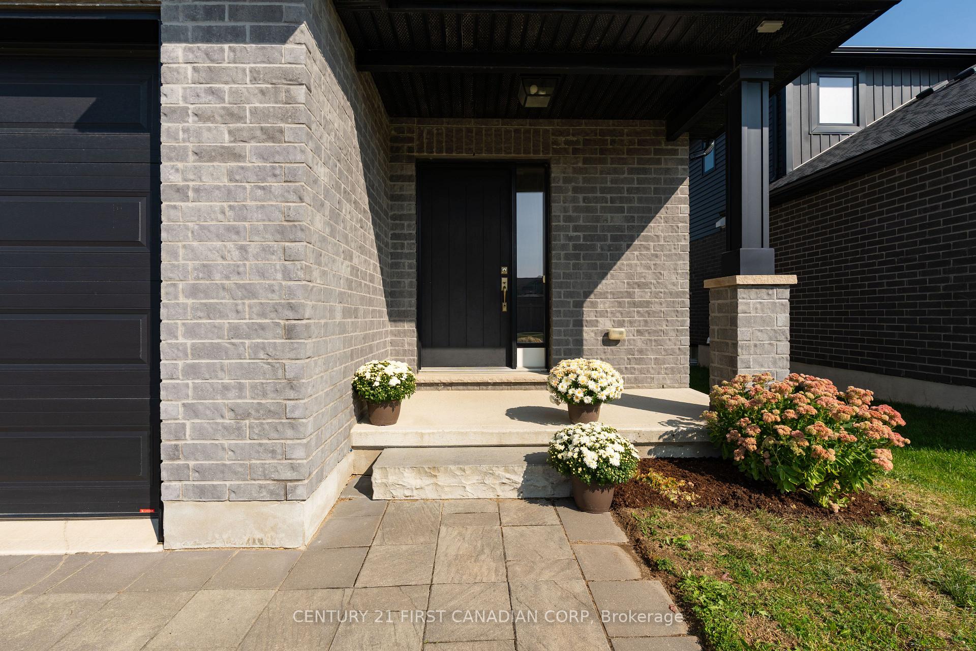 Photo 3 of 146 Gilmour Drive, Lucan Biddulph, Lucan — HOMEH