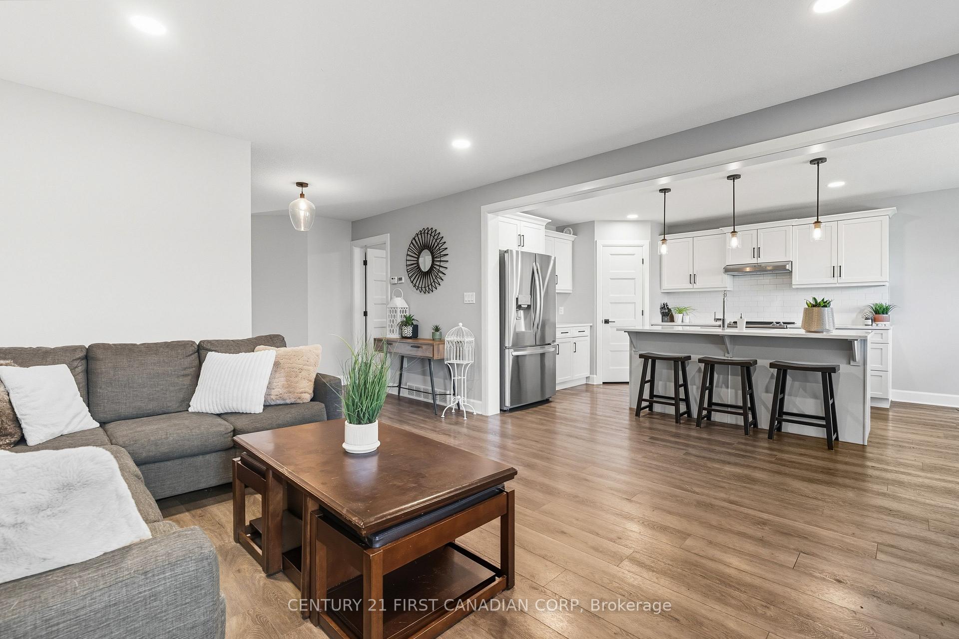 Photo 11 of 146 Gilmour Drive, Lucan Biddulph, Lucan — HOMEH