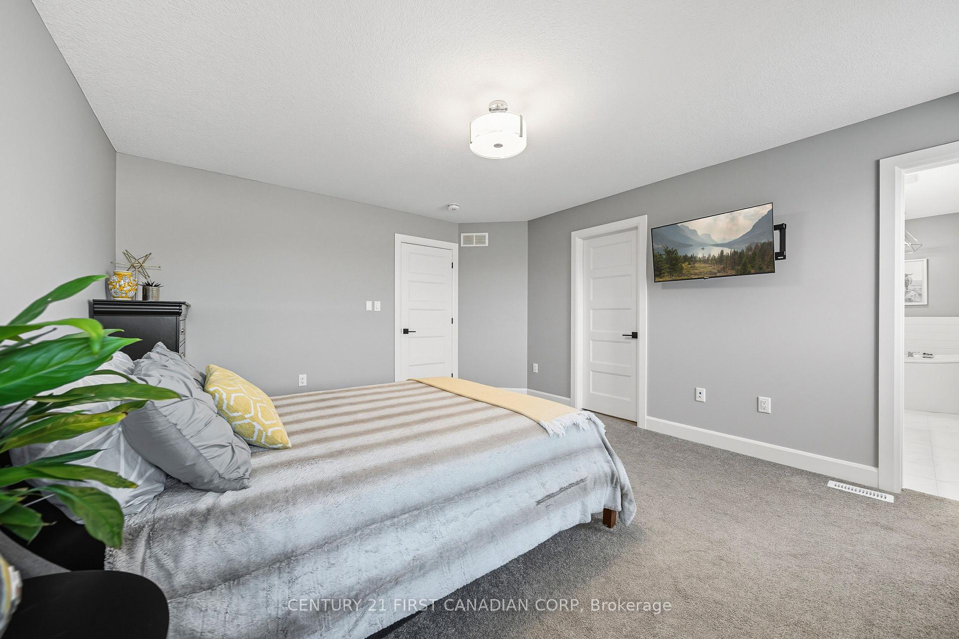 Photo 18 of 146 Gilmour Drive, Lucan Biddulph, Lucan — HOMEH