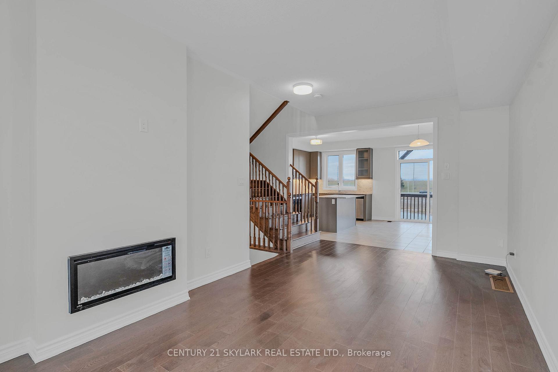 Photo 2 of 40 Douet Lane, Ajax, South East — HOMEH