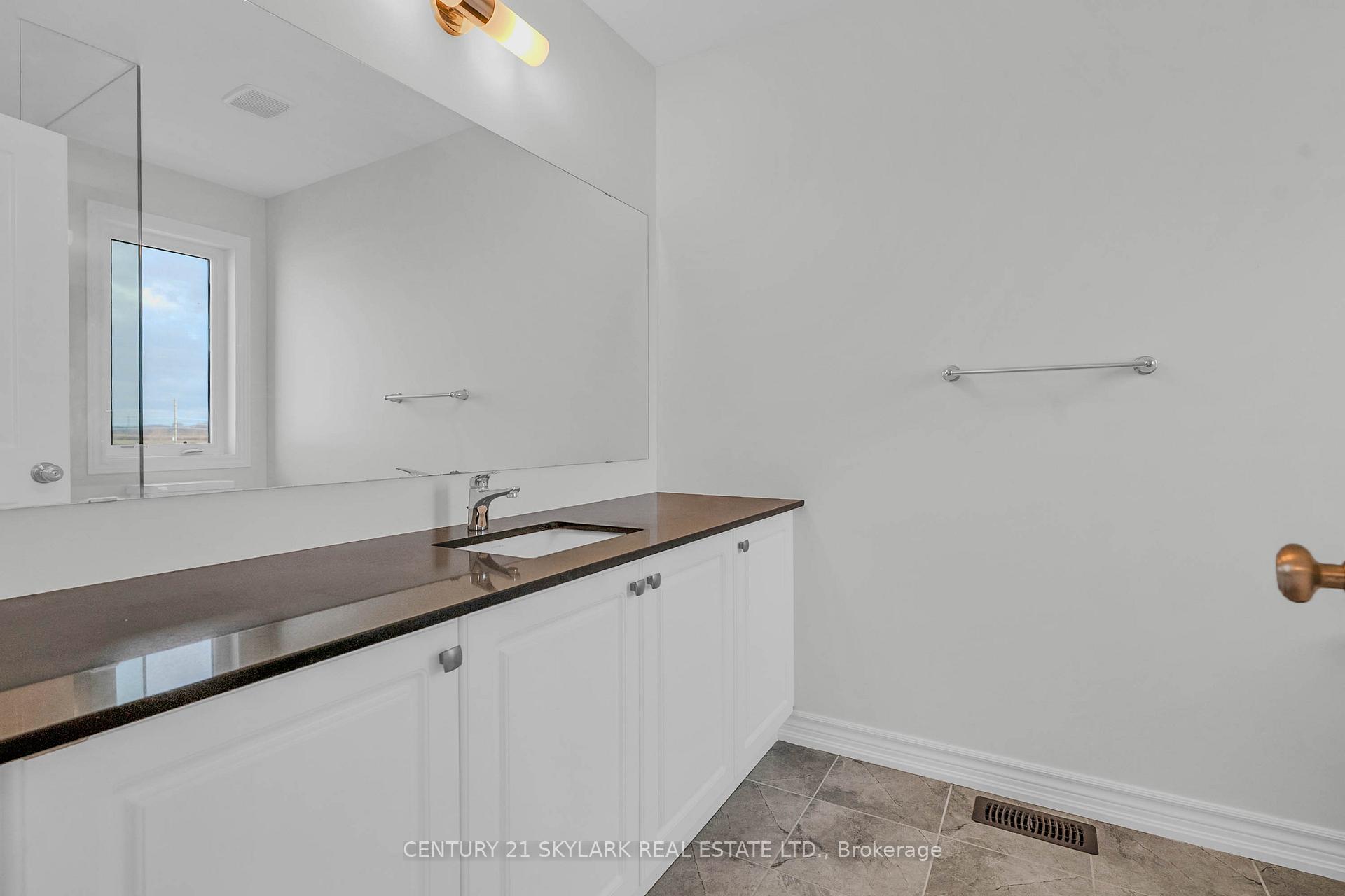 Photo 4 of 40 Douet Lane, Ajax, South East — HOMEH