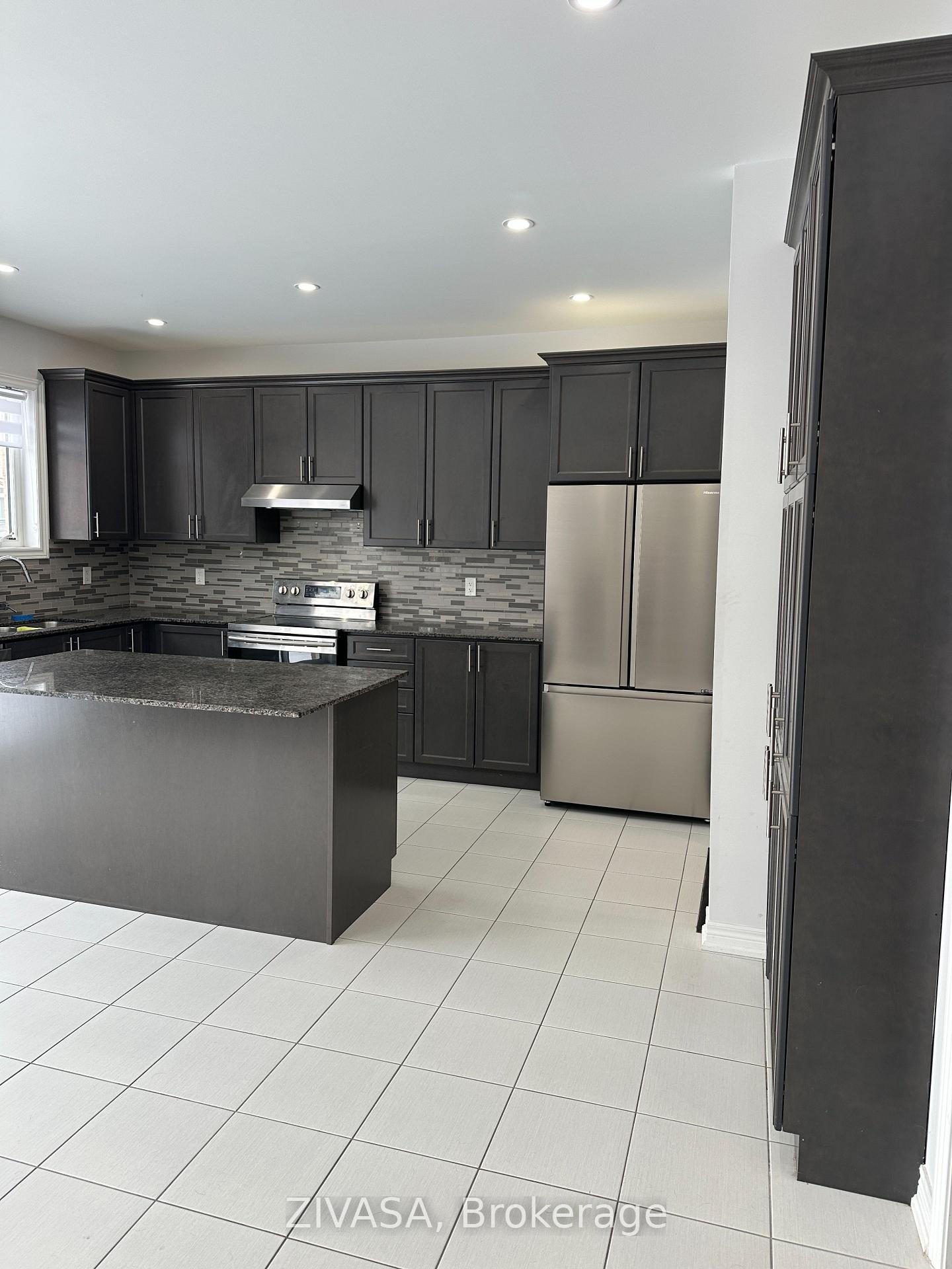 Photo 6 of 976 Green Street, Innisfil, Lefroy — HOMEH