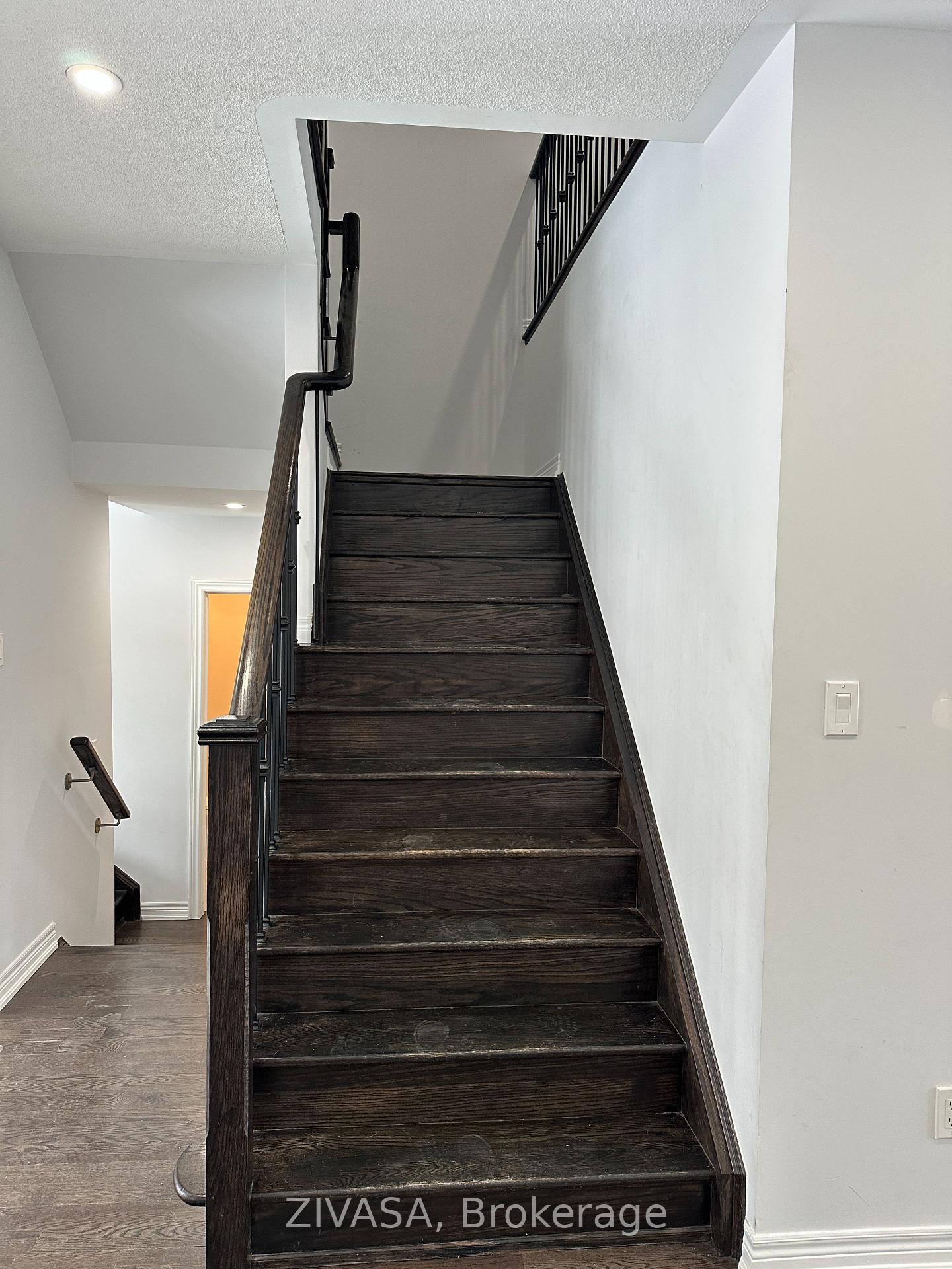 Photo 8 of 976 Green Street, Innisfil, Lefroy — HOMEH