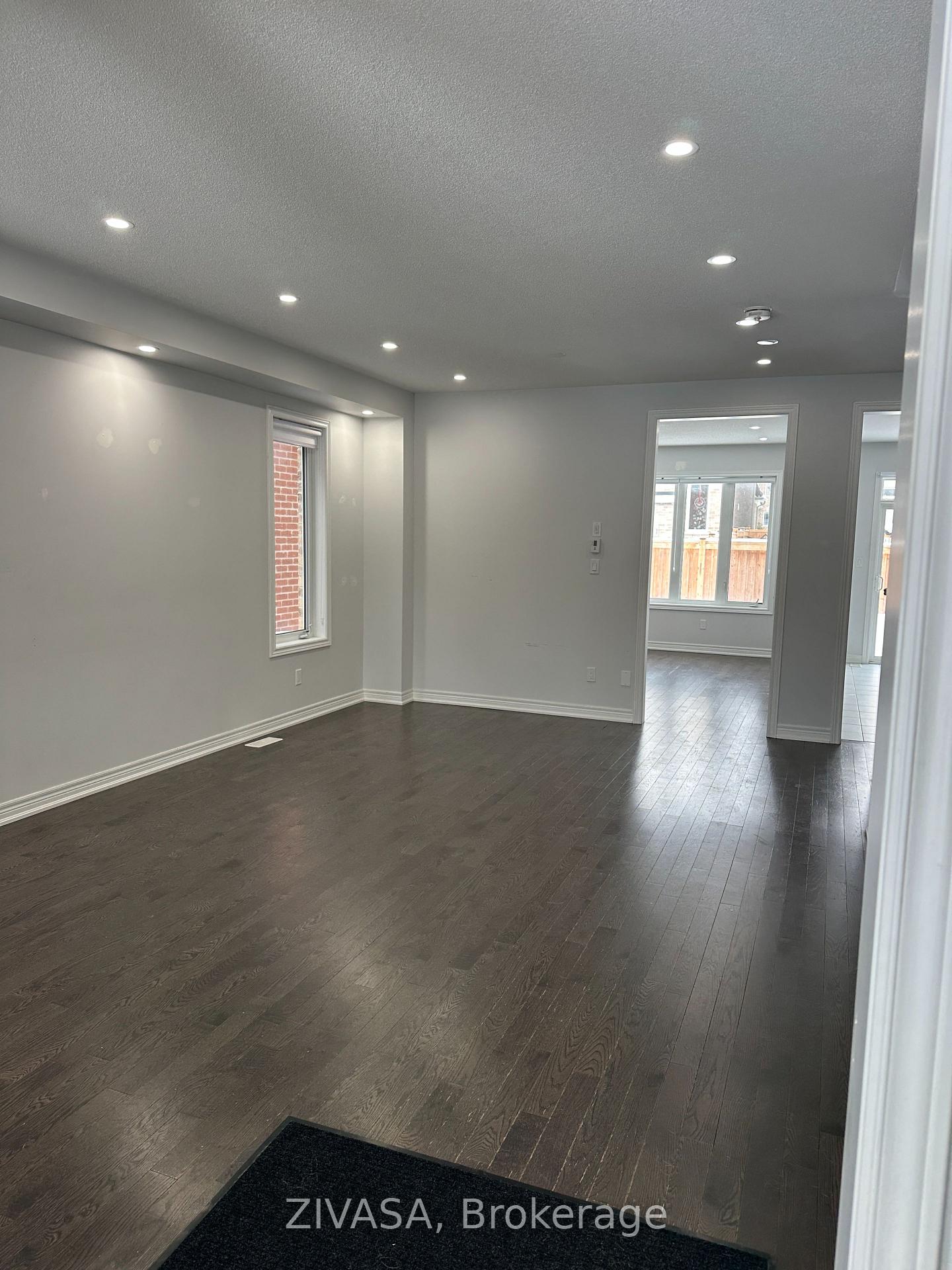 Photo 9 of 976 Green Street, Innisfil, Lefroy — HOMEH