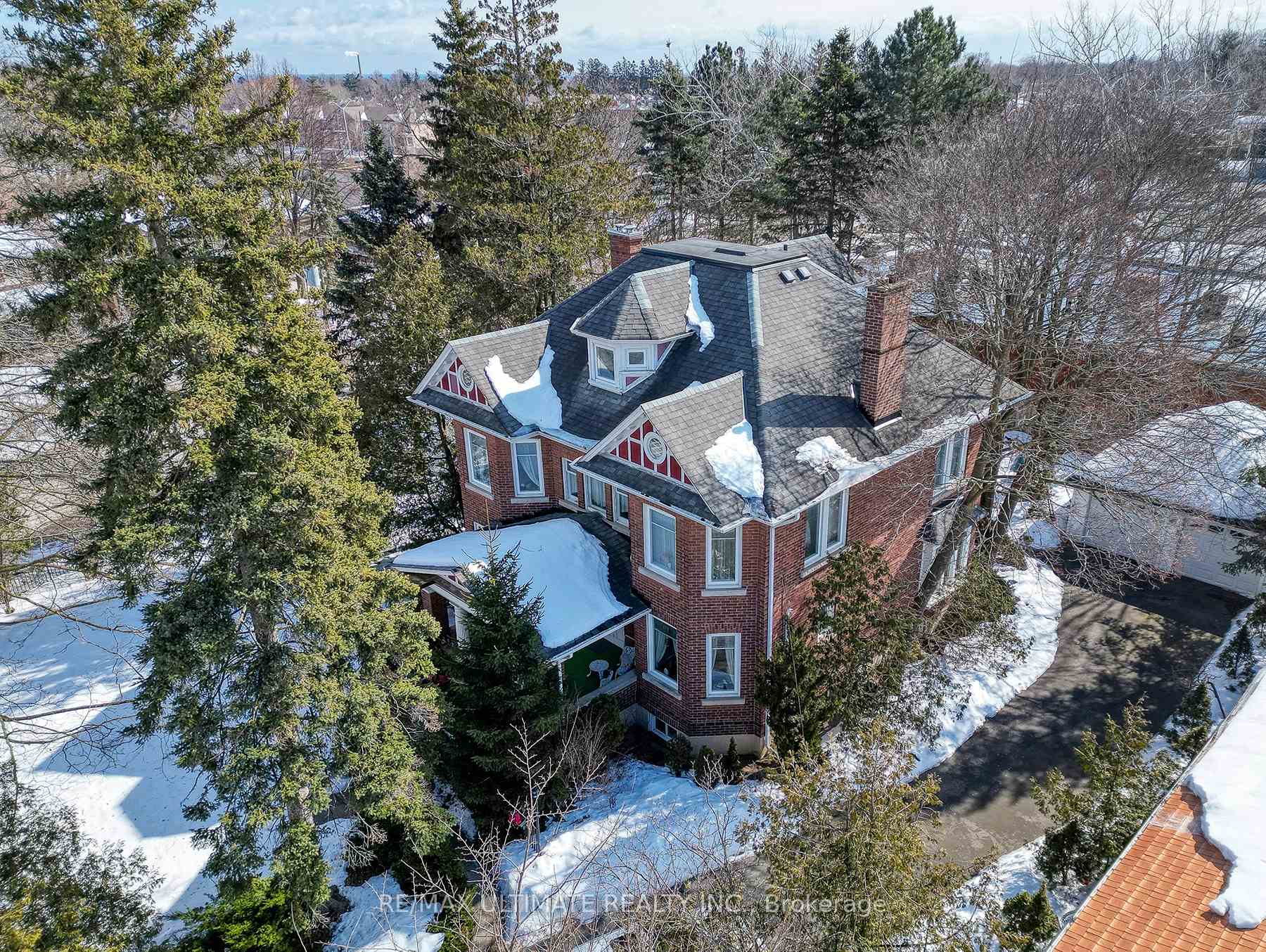 Front of 456 Manse Road