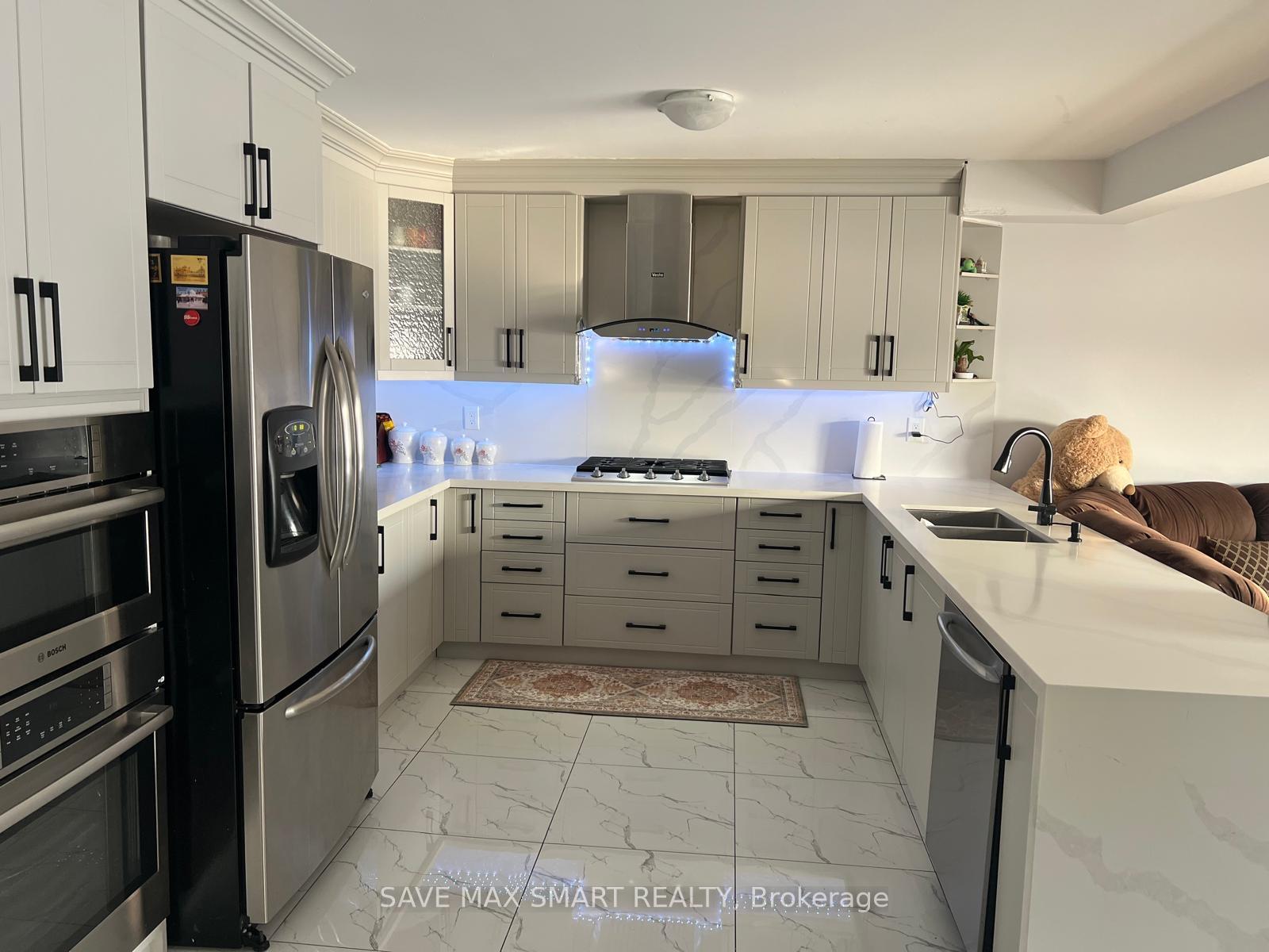 Photo 3 of 14 Willow Park Drive, Brampton, Sandringham-Wellington — HOMEH
