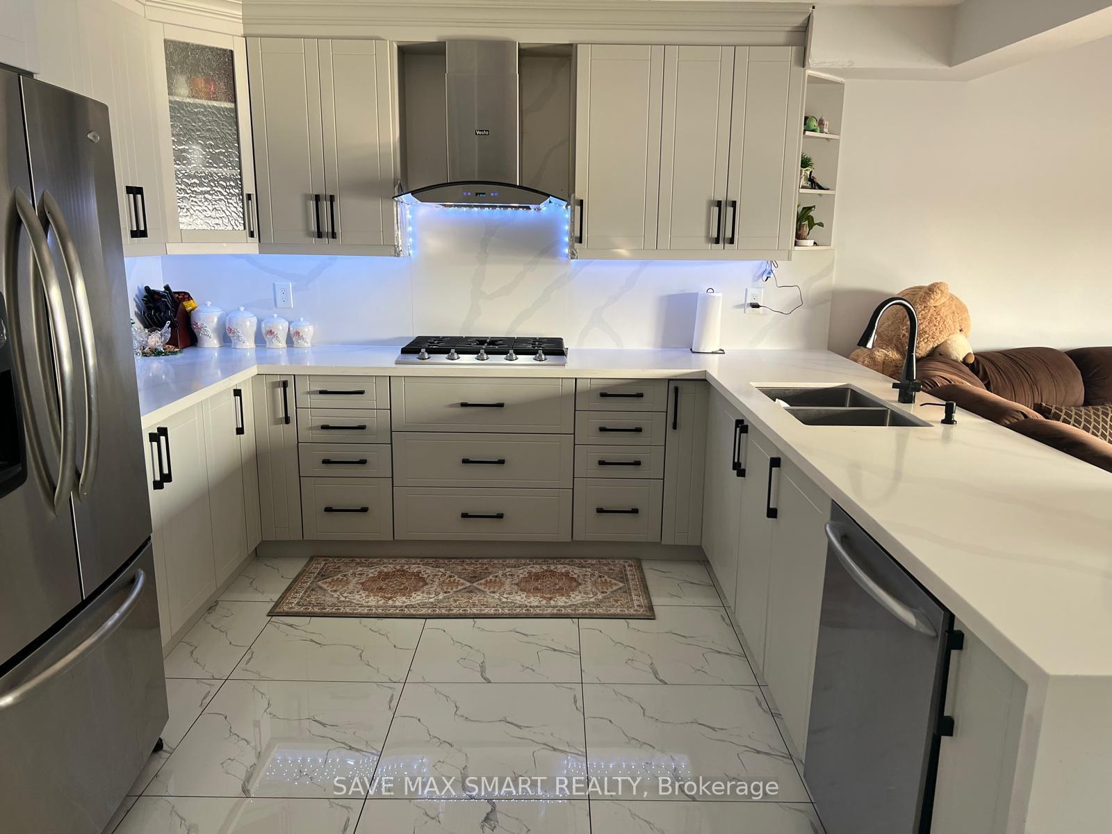 Photo 2 of 14 Willow Park Drive, Brampton, Sandringham-Wellington — HOMEH