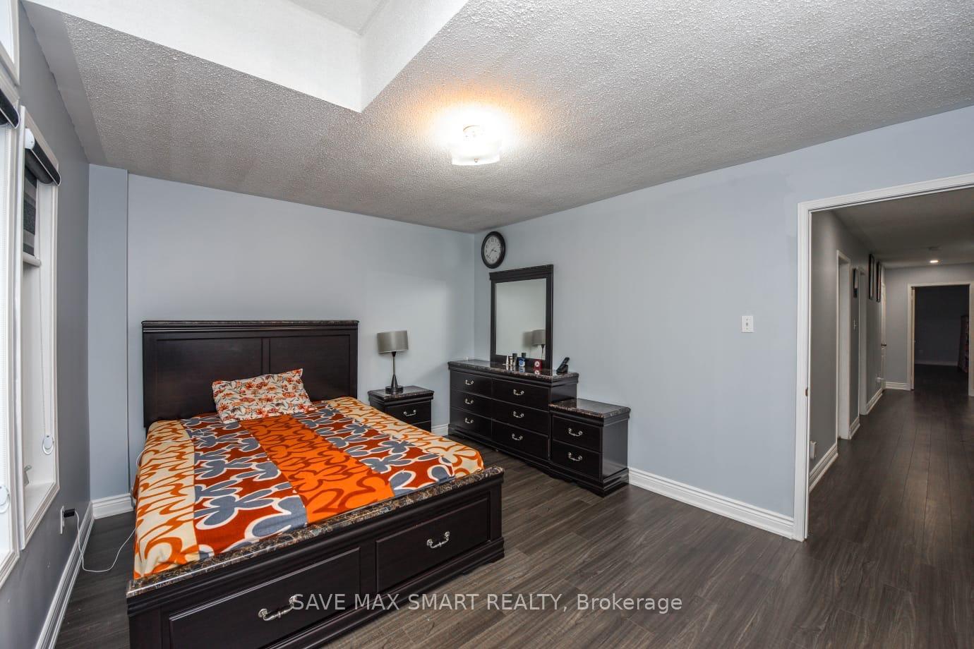 Photo 15 of 14 Willow Park Drive, Brampton, Sandringham-Wellington — HOMEH