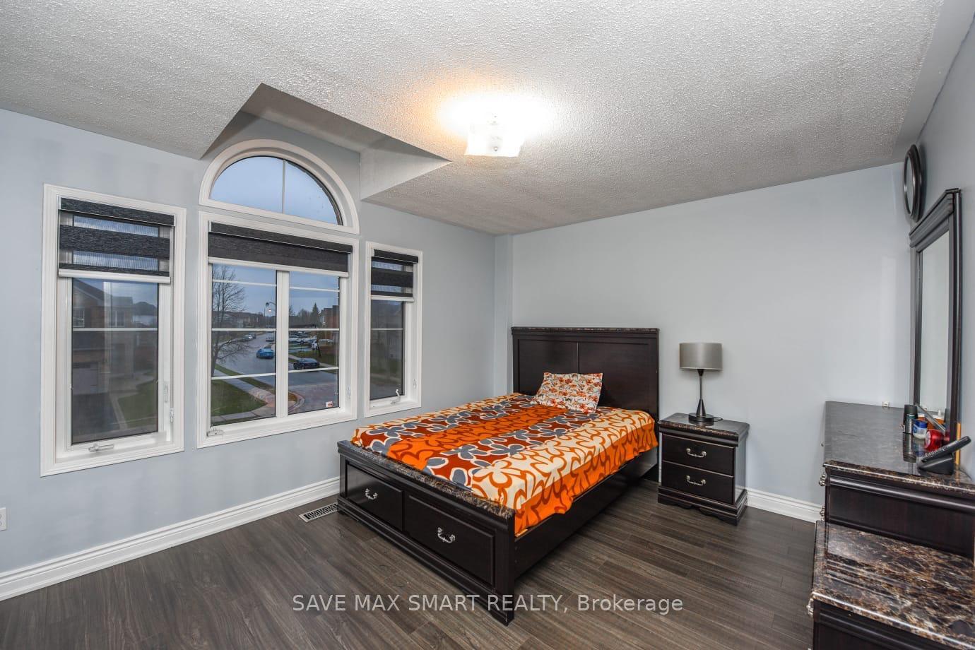 Photo 17 of 14 Willow Park Drive, Brampton, Sandringham-Wellington — HOMEH
