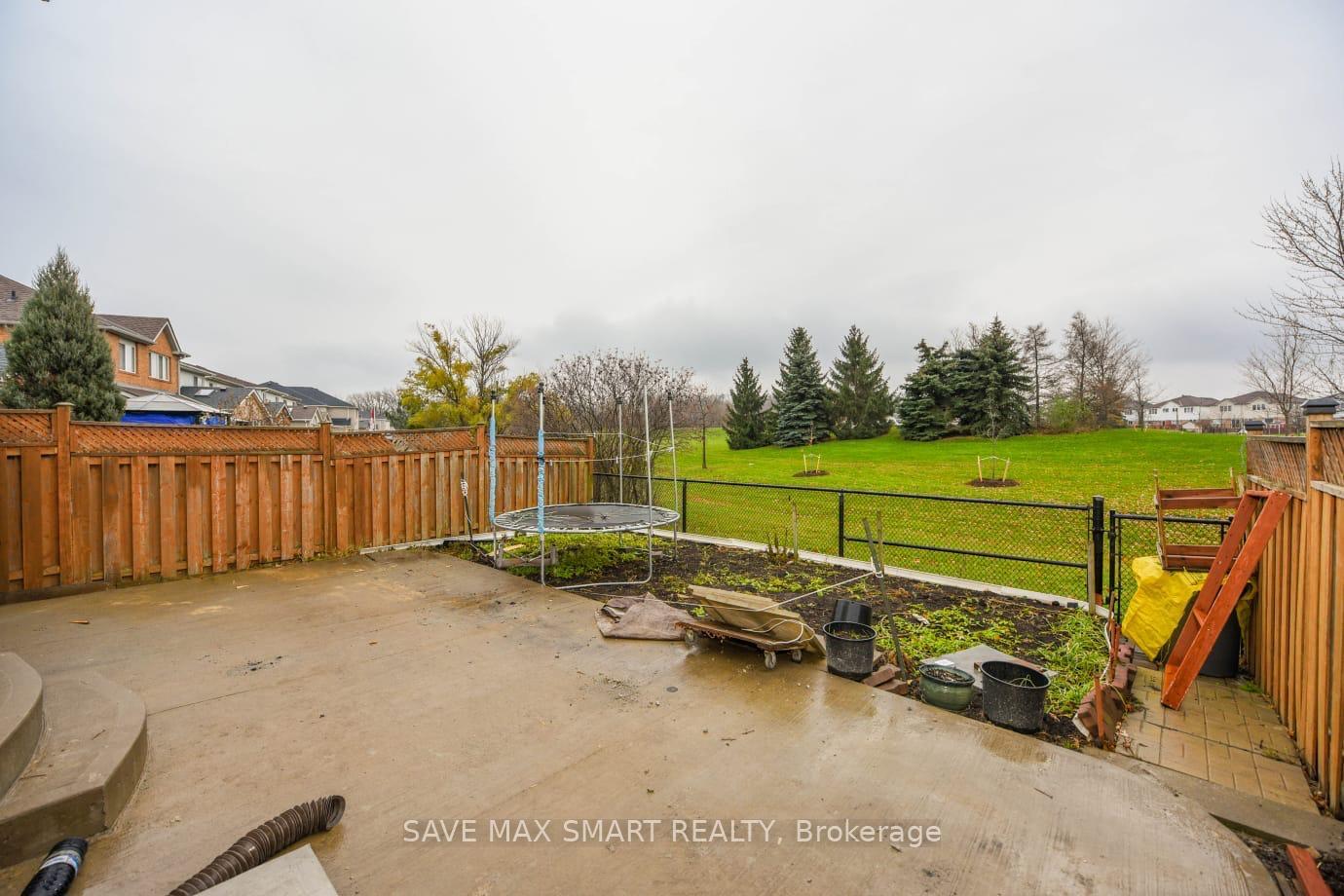 Photo 11 of 14 Willow Park Drive, Brampton, Sandringham-Wellington — HOMEH