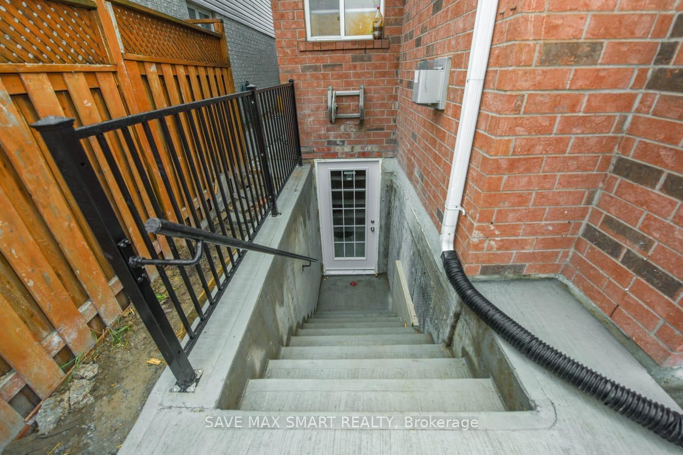 Photo 10 of 14 Willow Park Drive, Brampton, Sandringham-Wellington — HOMEH