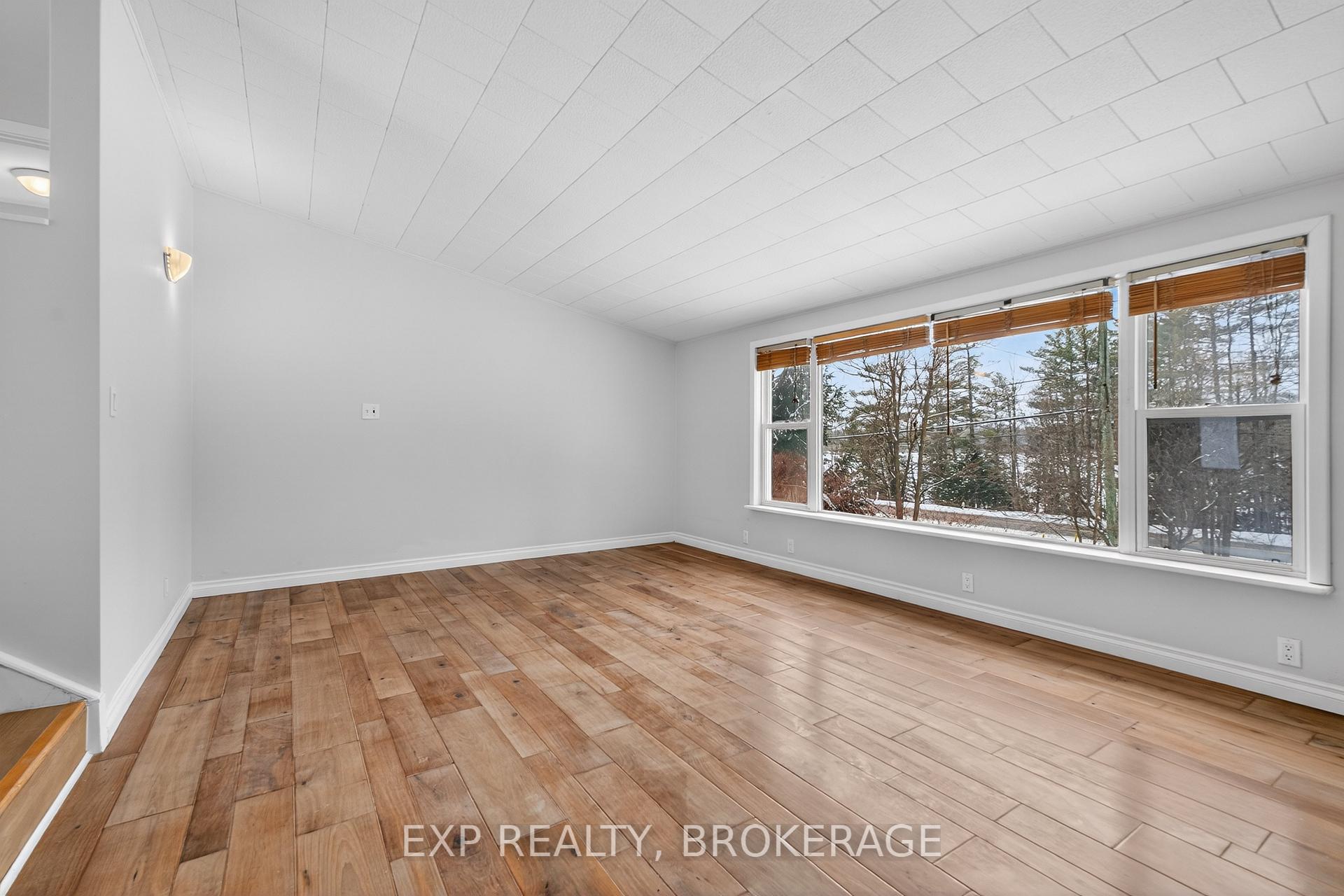 Photo 3 of 6402 Perth Road, Frontenac, Frontenac South — HOMEH
