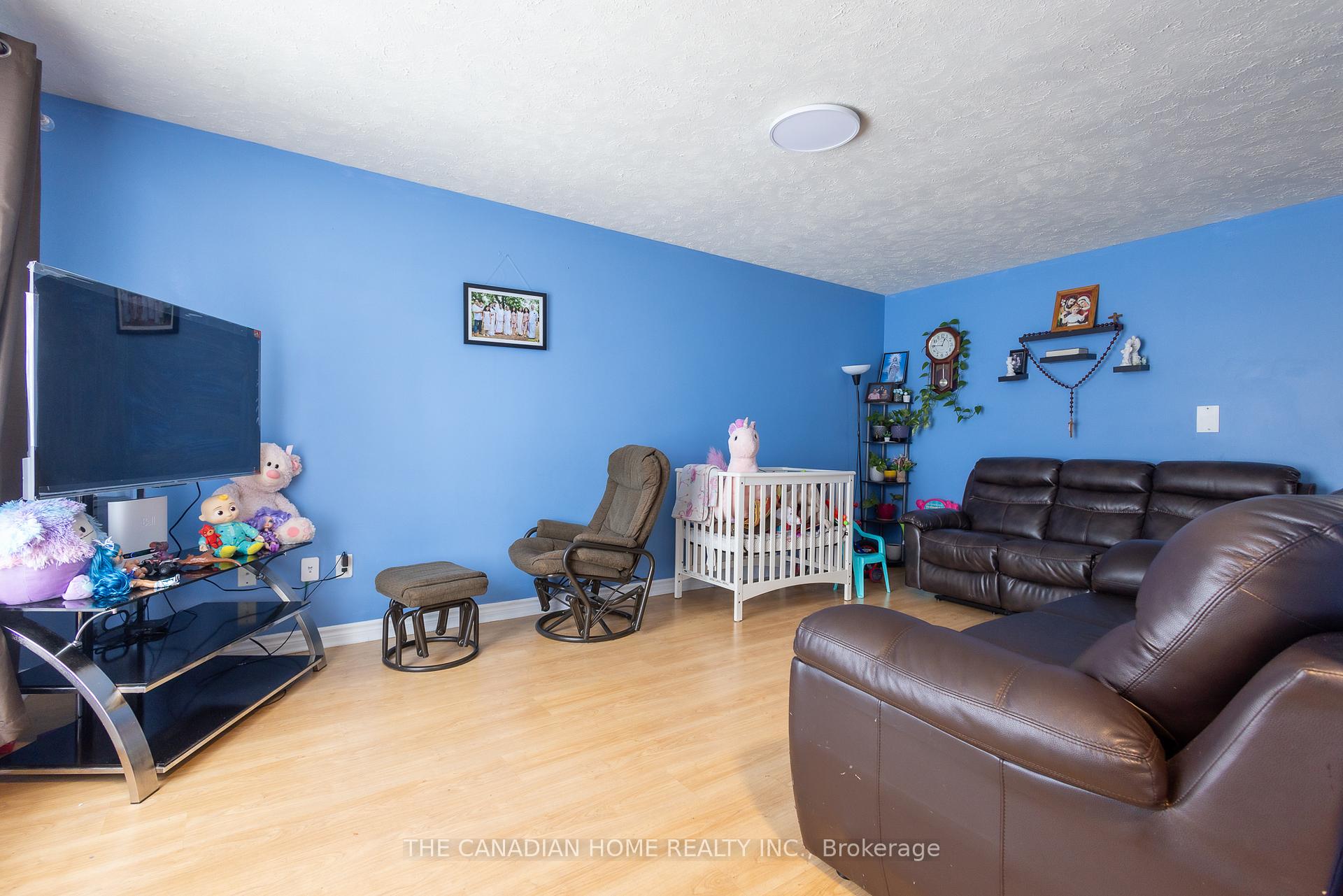 Photo 2 of 7789 Ethel Street, Niagara Falls, West Wood — HOMEH