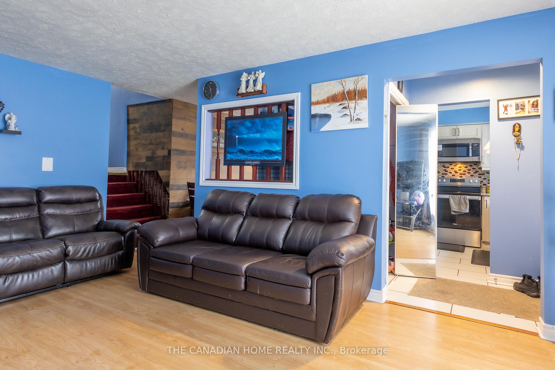 Photo 3 of 7789 Ethel Street, Niagara Falls, West Wood — HOMEH