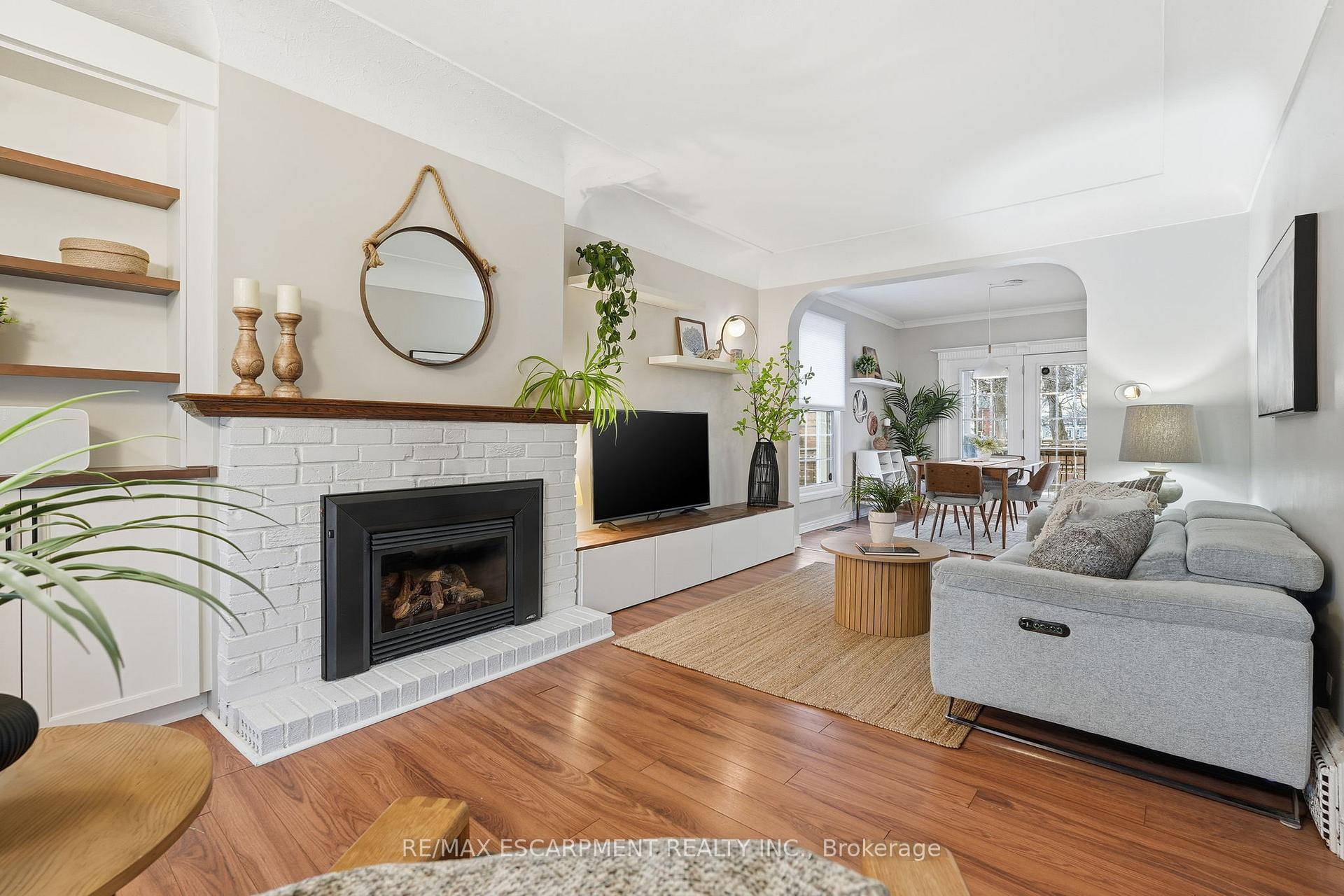 Photo 3 of 232 Mountain Park Avenue, Hamilton, Eastmount — HOMEH