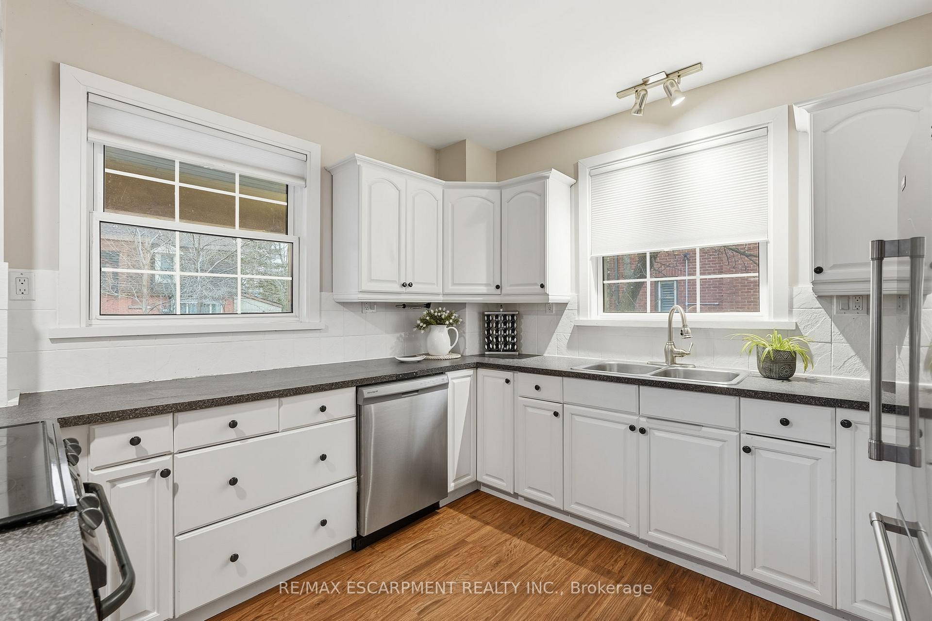 Photo 22 of 232 Mountain Park Avenue, Hamilton, Eastmount — HOMEH