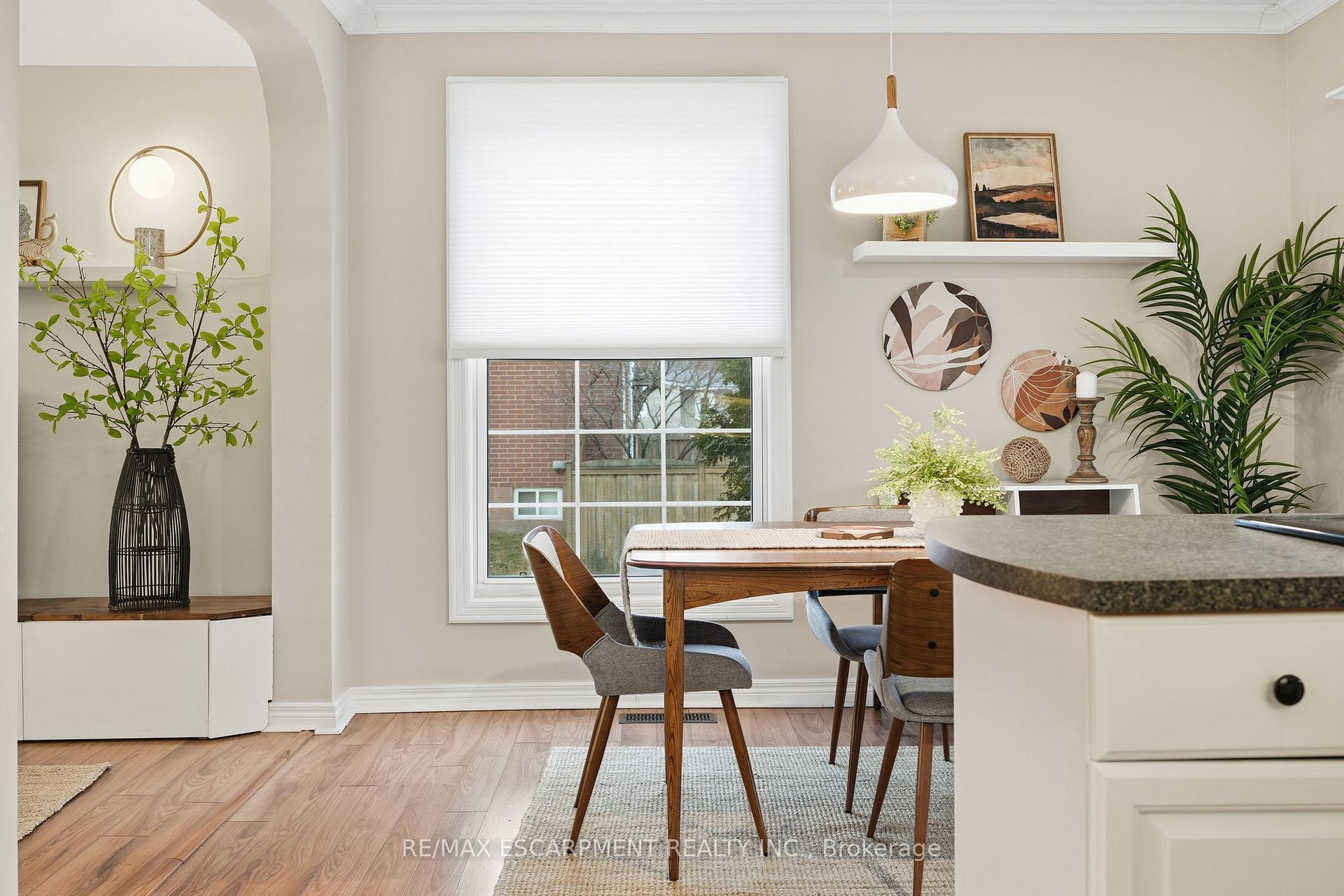 Photo 5 of 232 Mountain Park Avenue, Hamilton, Eastmount — HOMEH