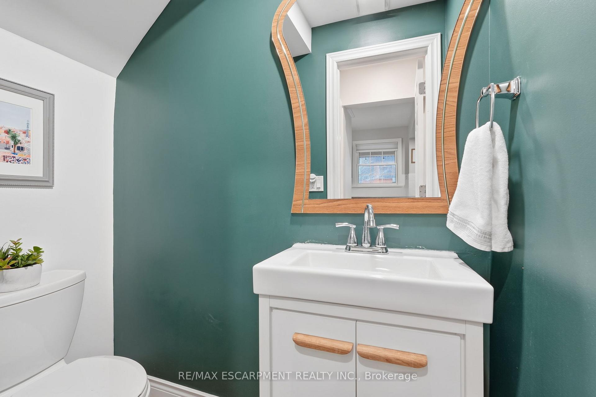 Photo 17 of 232 Mountain Park Avenue, Hamilton, Eastmount — HOMEH