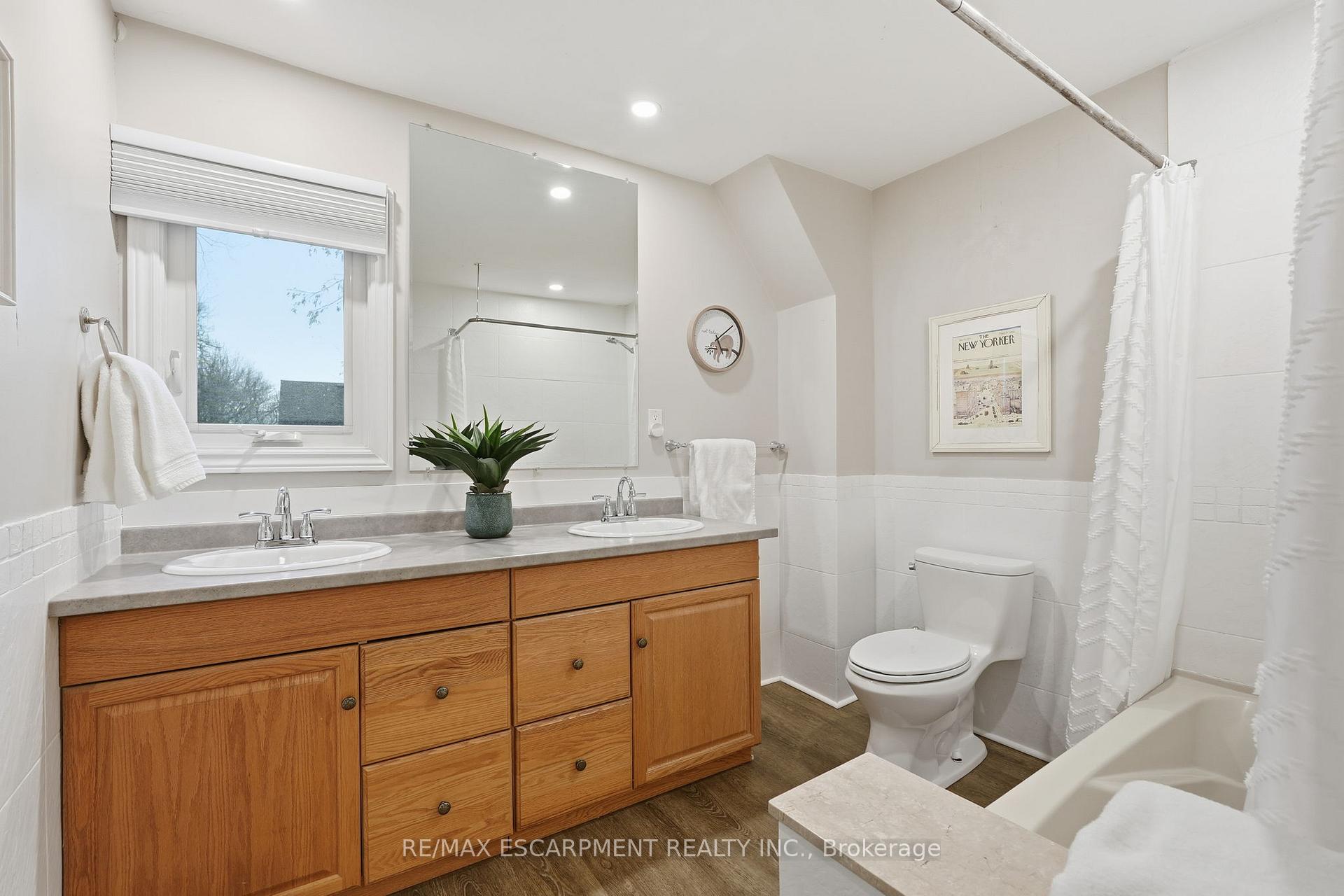 Photo 37 of 232 Mountain Park Avenue, Hamilton, Eastmount — HOMEH