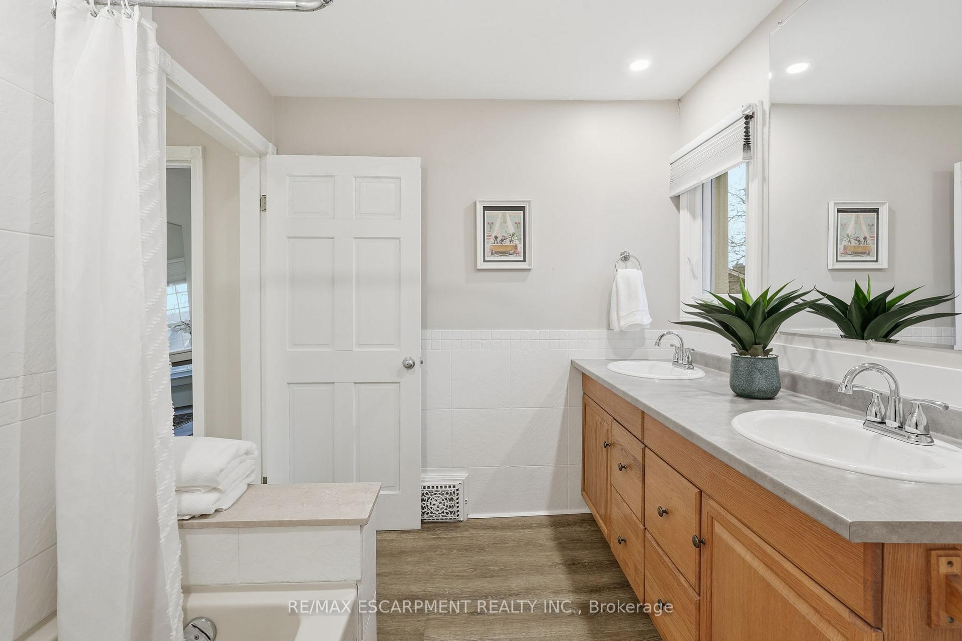 Photo 31 of 232 Mountain Park Avenue, Hamilton, Eastmount — HOMEH