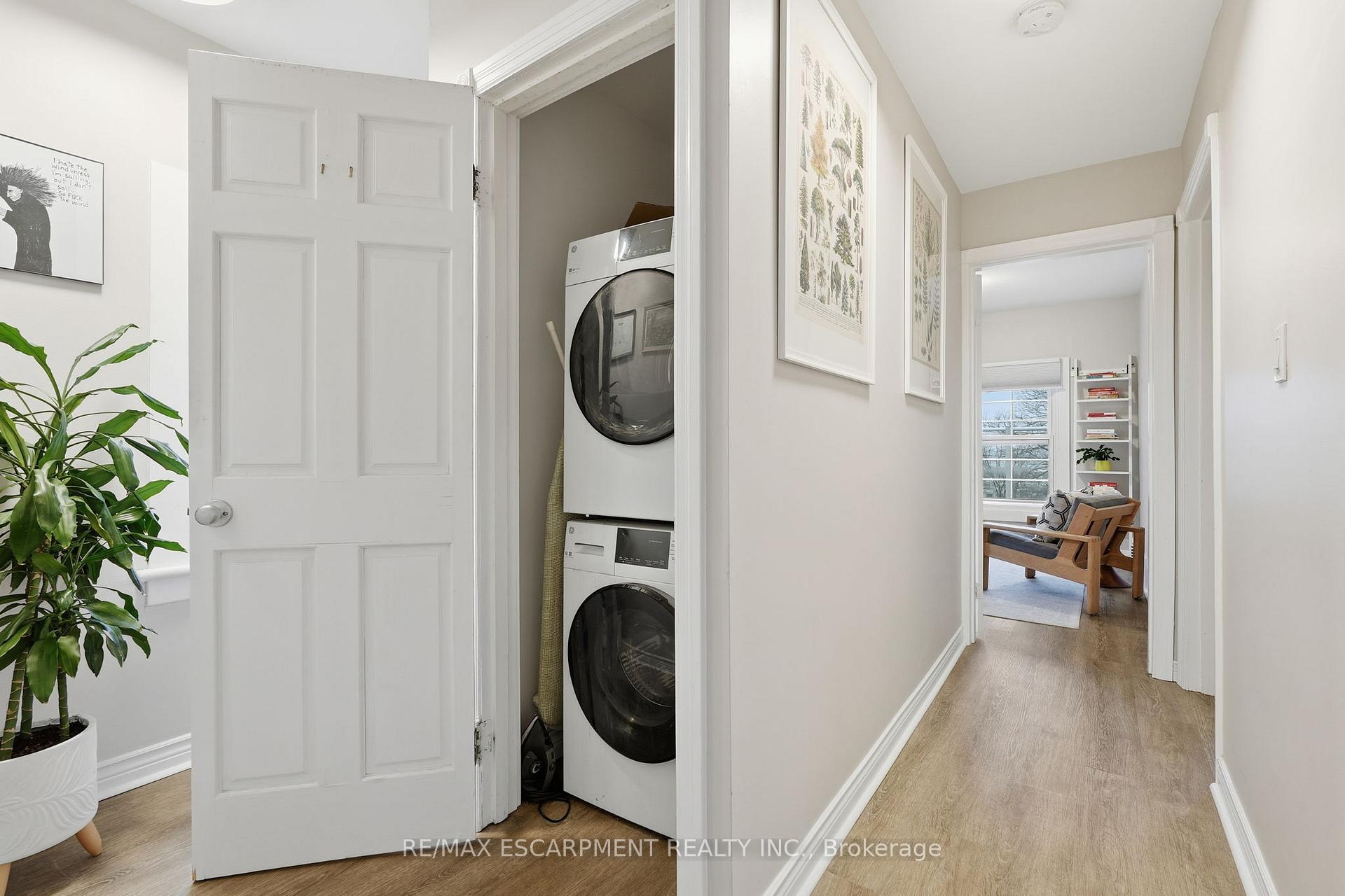 Photo 16 of 232 Mountain Park Avenue, Hamilton, Eastmount — HOMEH