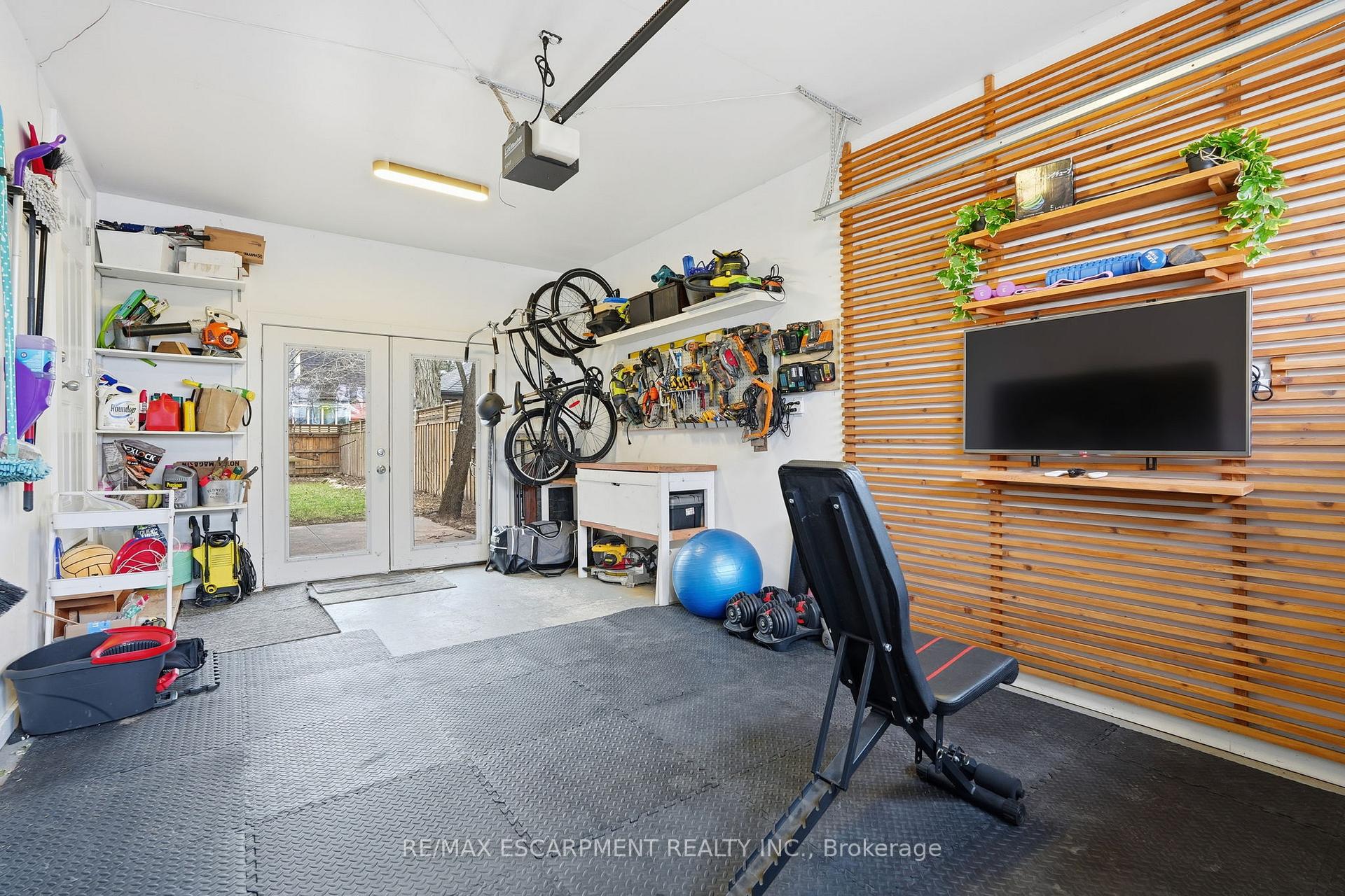 Photo 18 of 232 Mountain Park Avenue, Hamilton, Eastmount — HOMEH