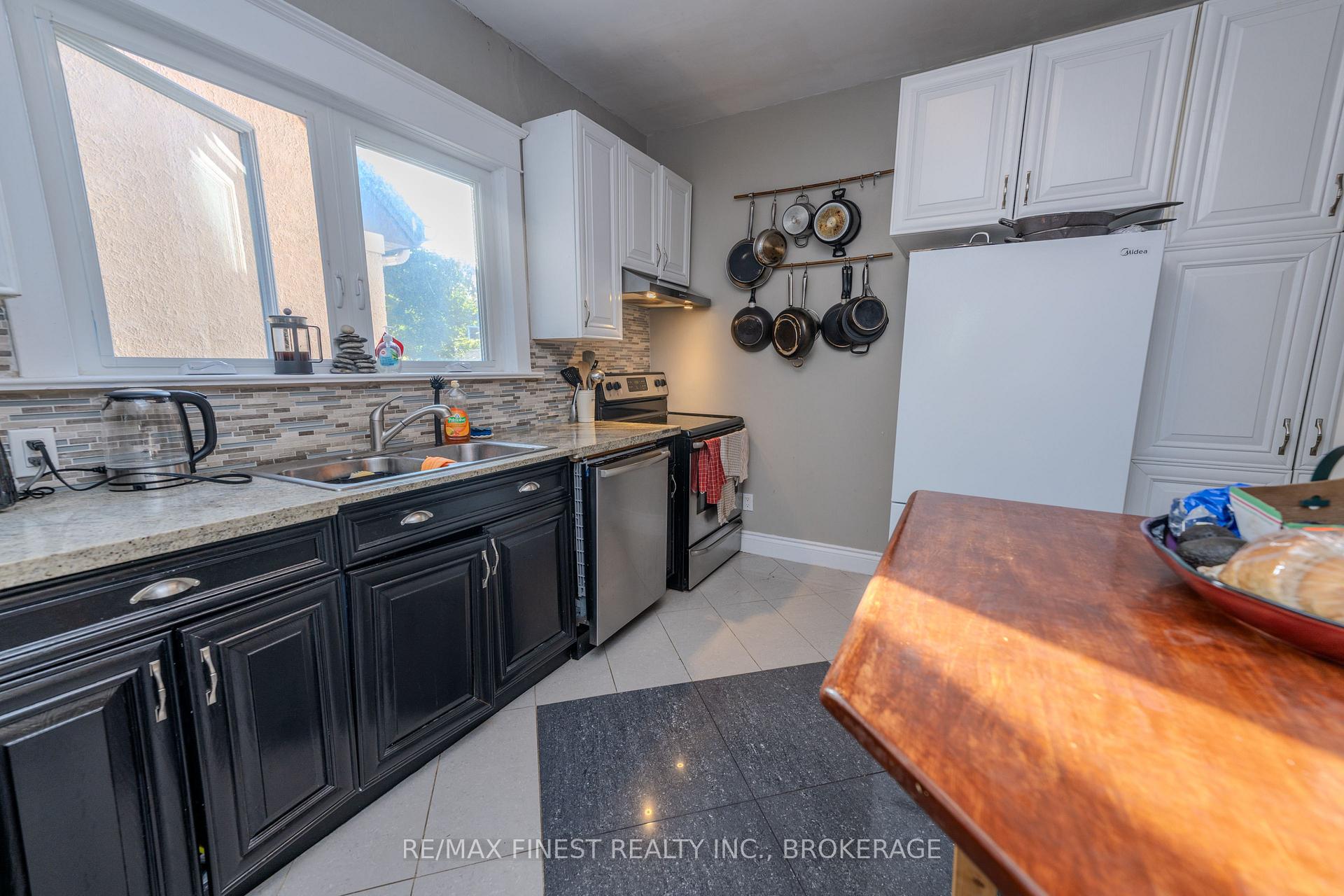 Photo 14 of 556 Brock Street, Kingston, Central City East — HOMEH