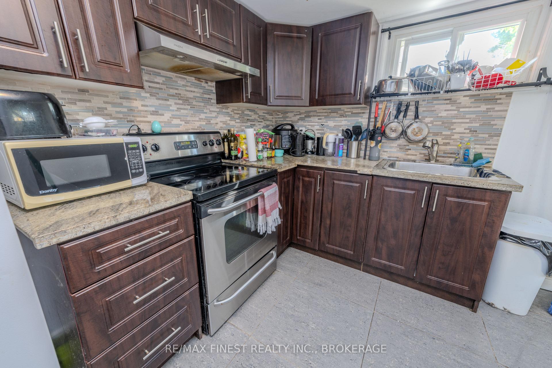 Photo 38 of 556 Brock Street, Kingston, Central City East — HOMEH