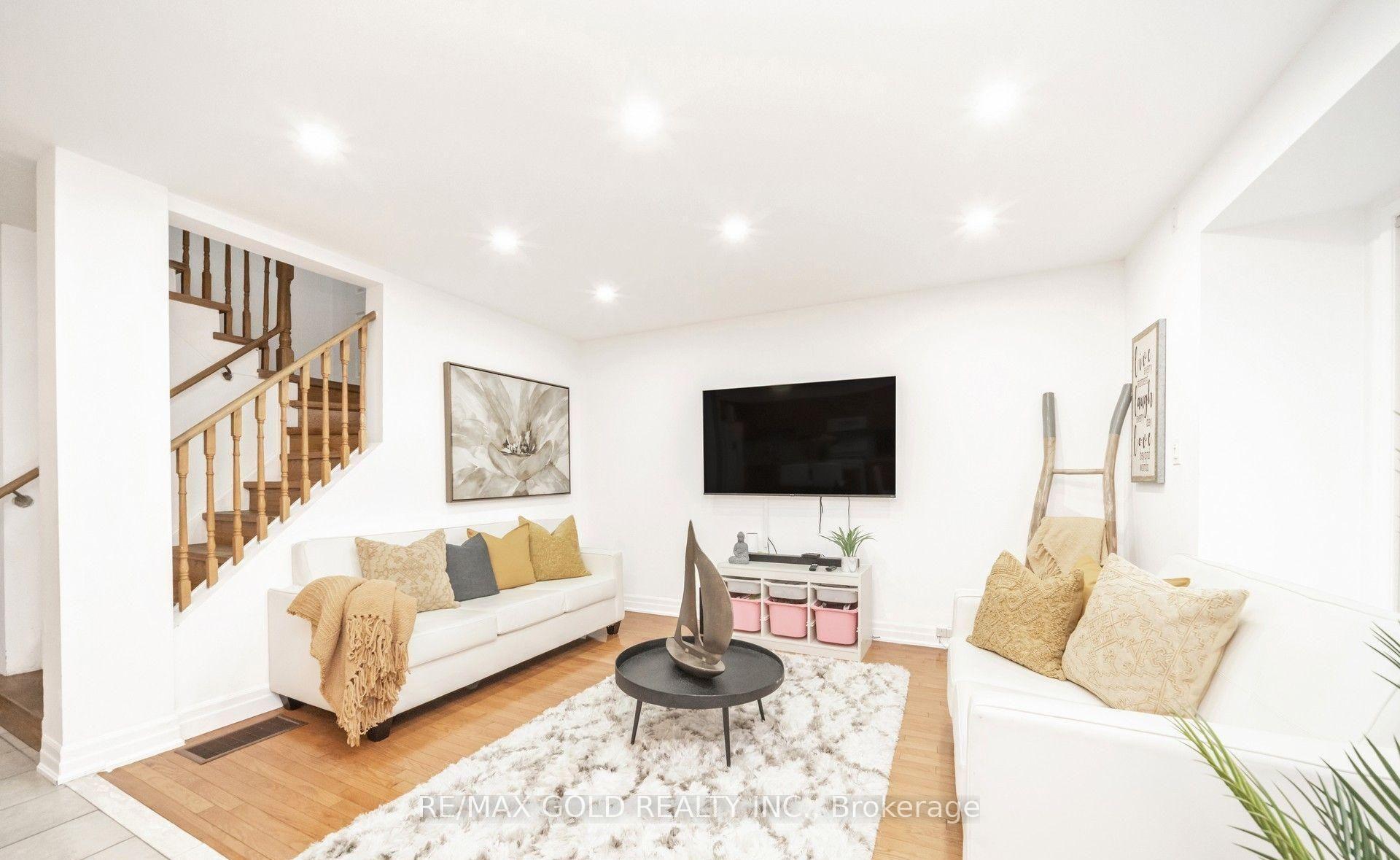 Photo 15 of 36 Roxton Crescent, Brampton, Fletcher's Meadow — HOMEH