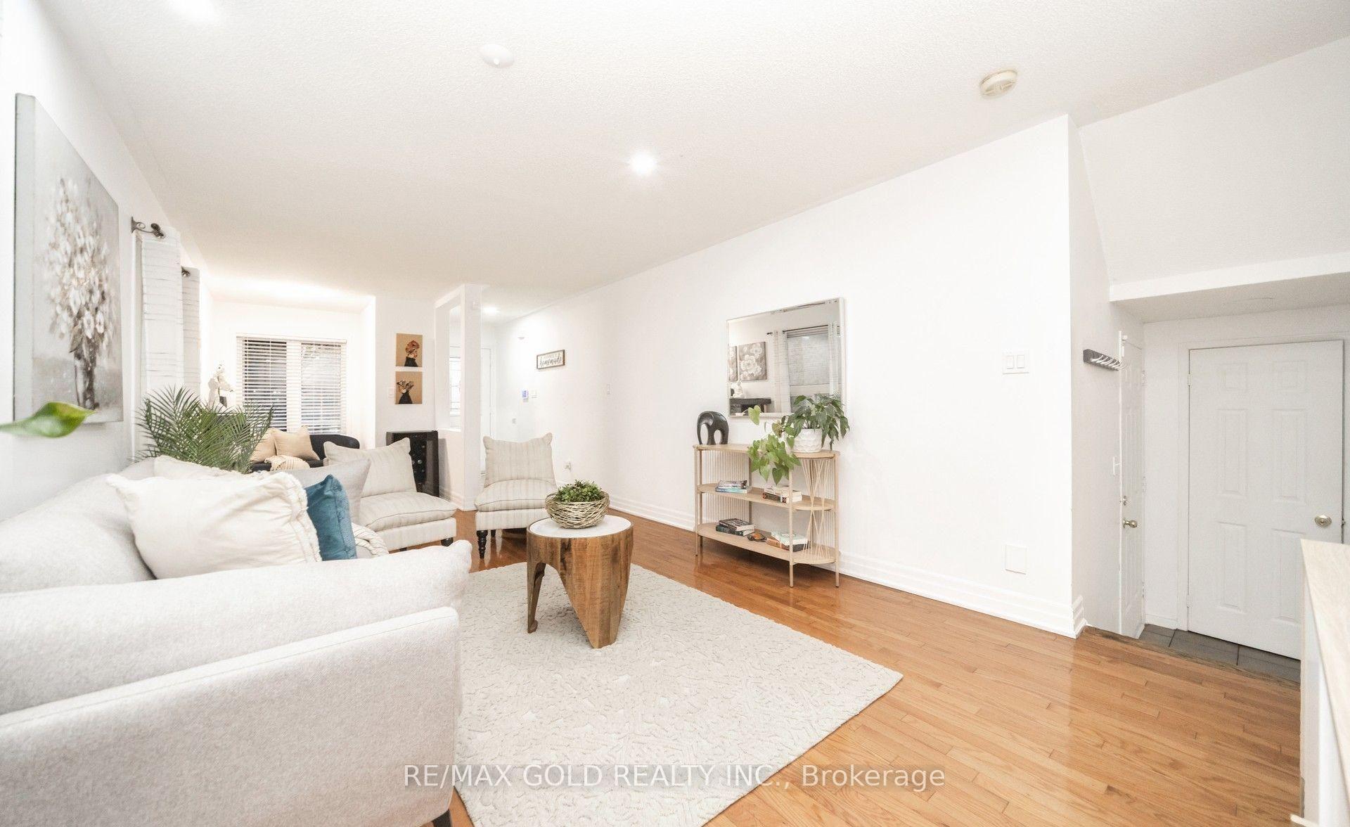 Photo 3 of 36 Roxton Crescent, Brampton, Fletcher's Meadow — HOMEH
