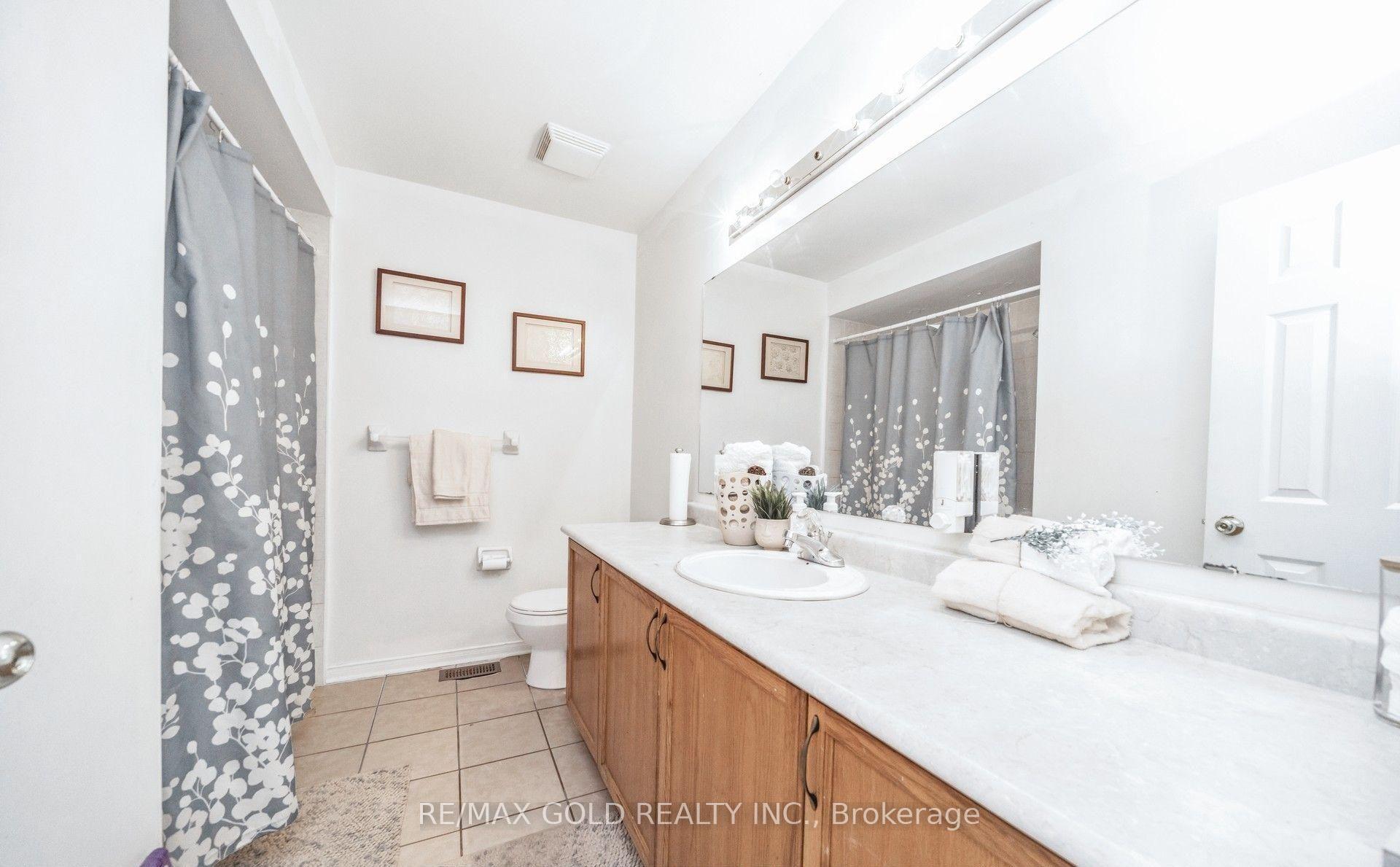 Photo 25 of 36 Roxton Crescent, Brampton, Fletcher's Meadow — HOMEH
