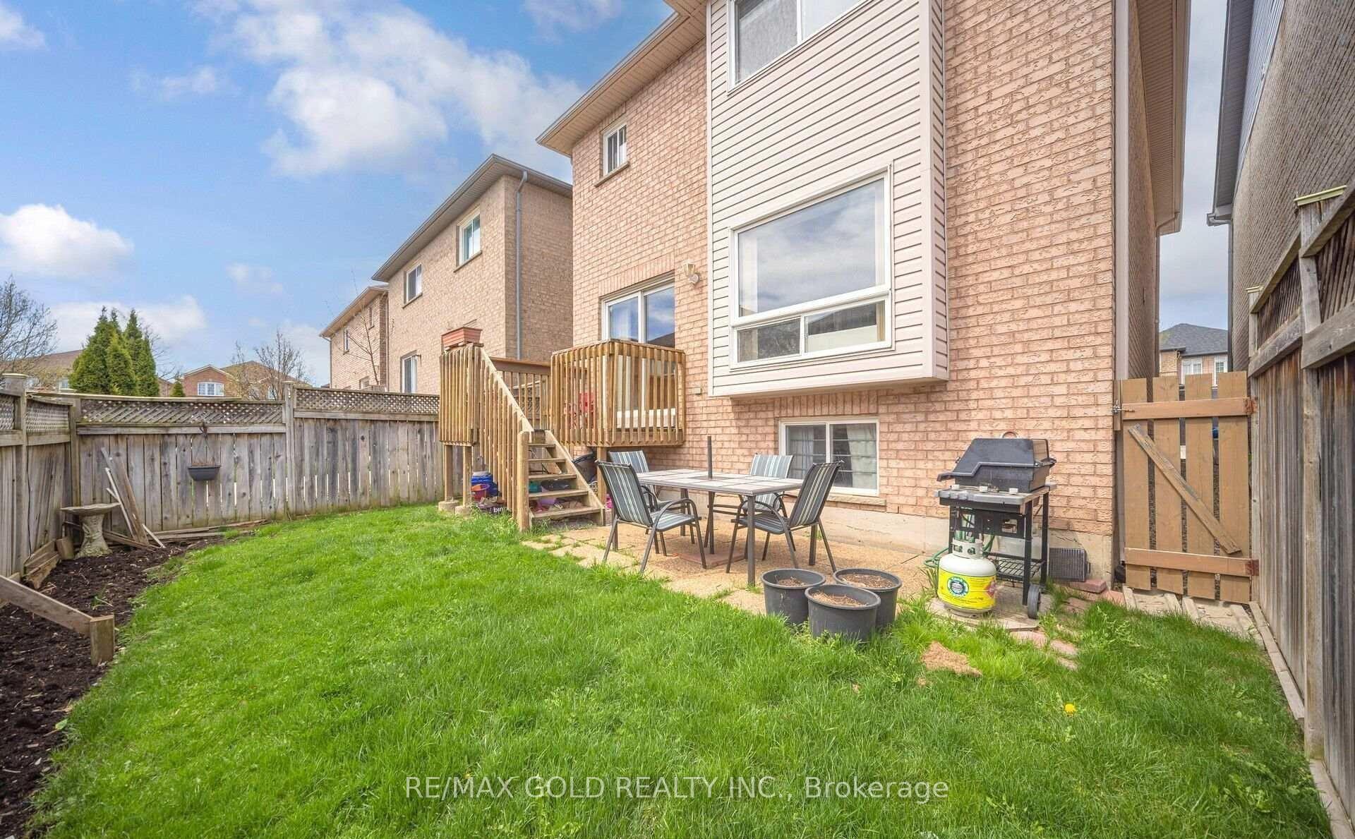 Photo 24 of 36 Roxton Crescent, Brampton, Fletcher's Meadow — HOMEH