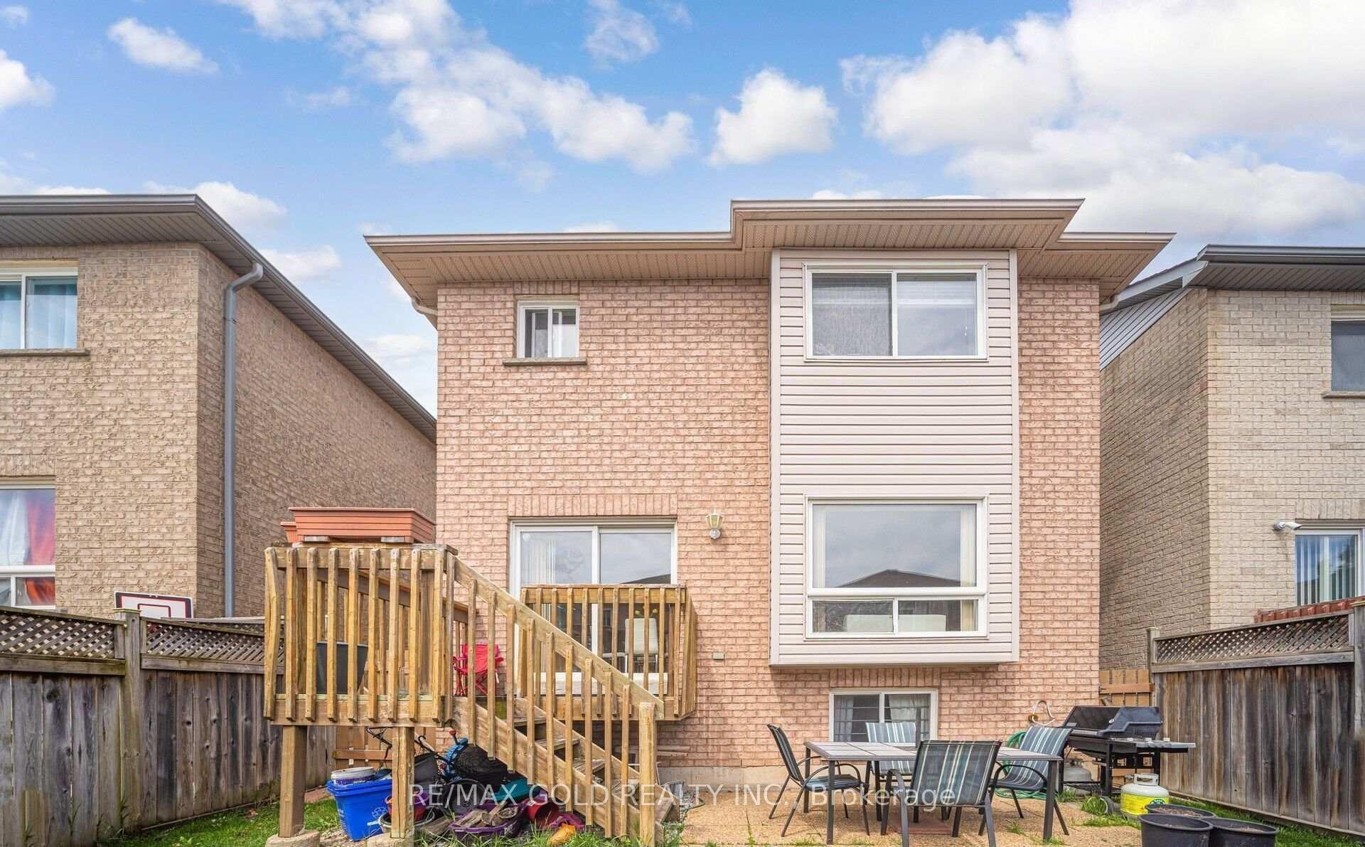 Photo 18 of 36 Roxton Crescent, Brampton, Fletcher's Meadow — HOMEH