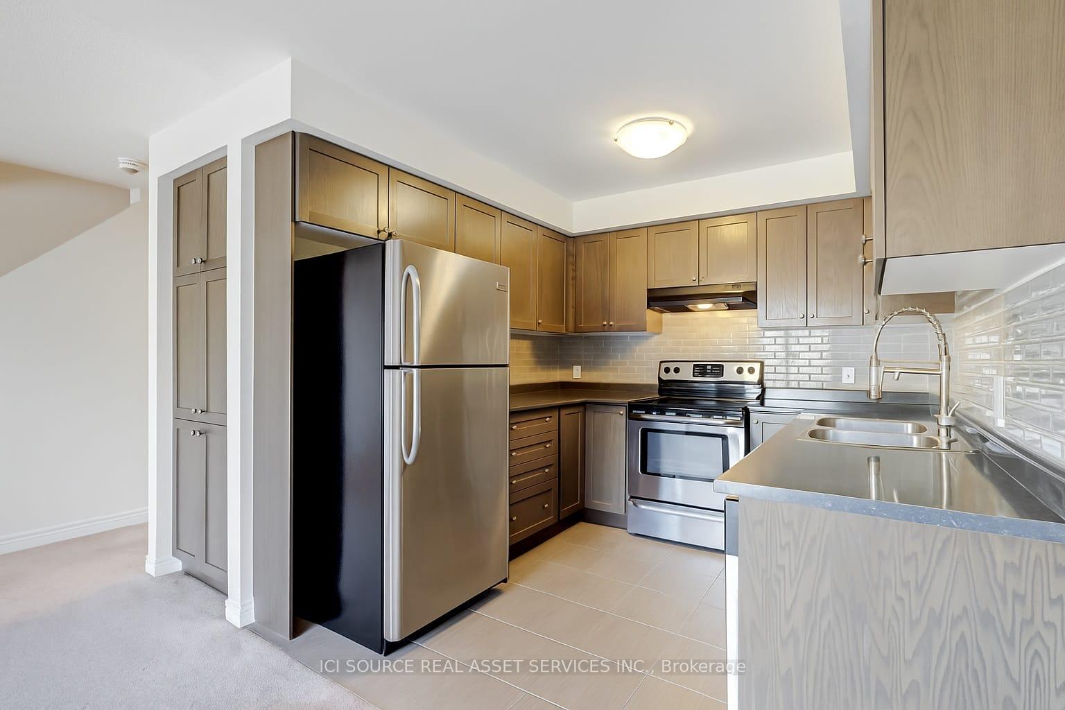 Photo 5 of 71 Tabaret Crescent, Oshawa, Windfields — HOMEH