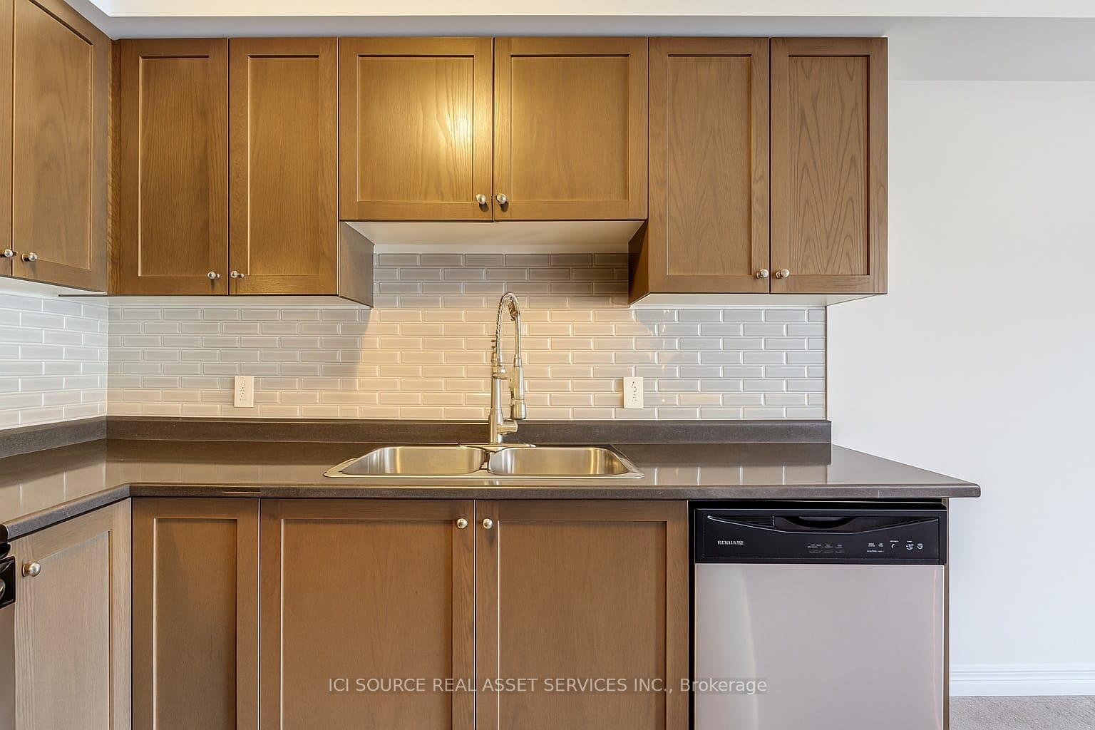 Photo 6 of 71 Tabaret Crescent, Oshawa, Windfields — HOMEH