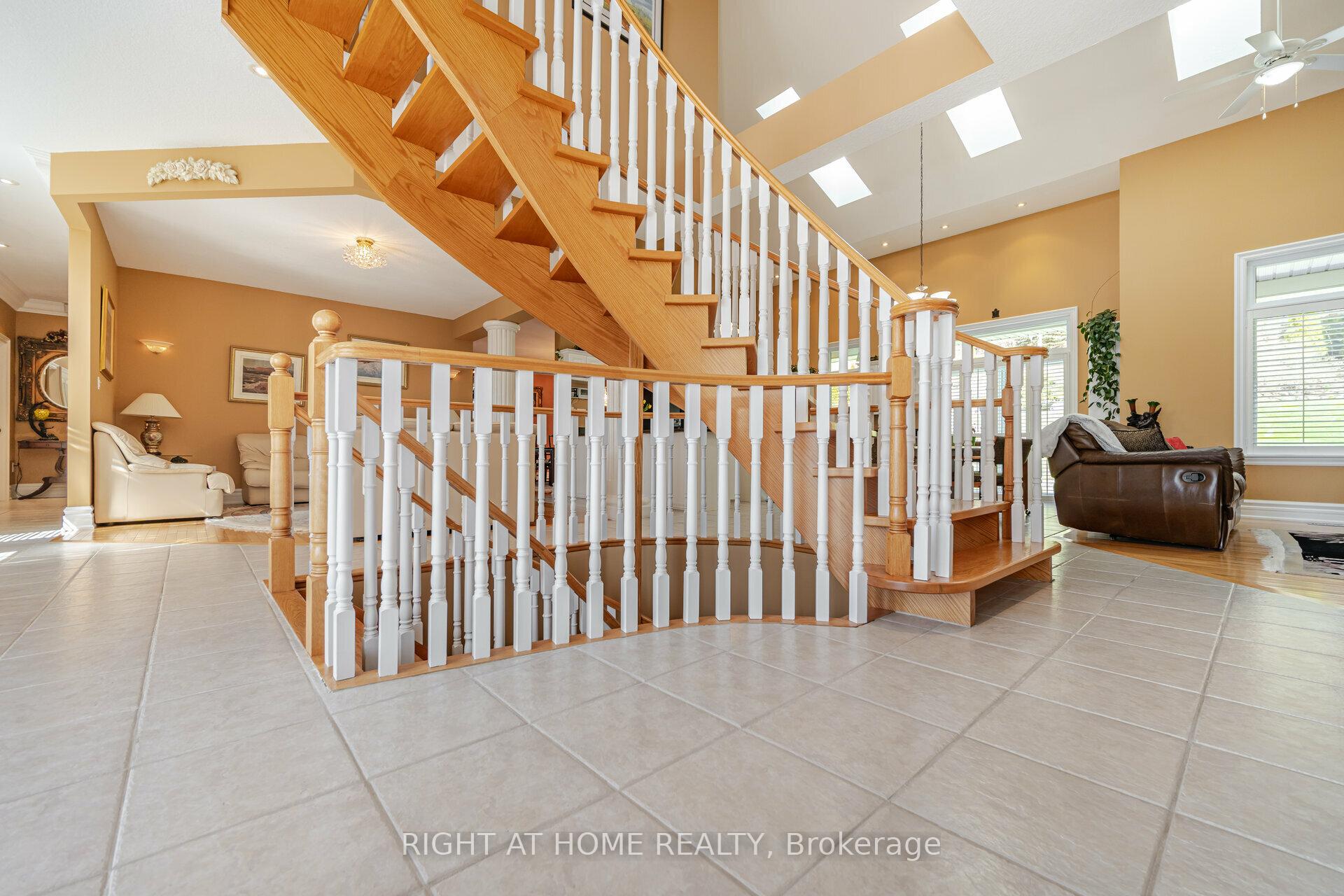 Photo 7 of 6 Lord Duncan Court, Clarington, Rural Clarington — HOMEH