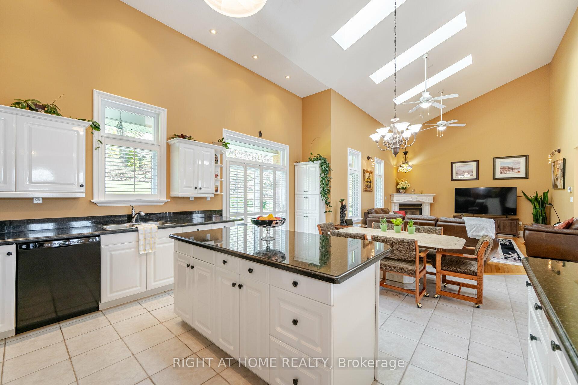 Photo 11 of 6 Lord Duncan Court, Clarington, Rural Clarington — HOMEH