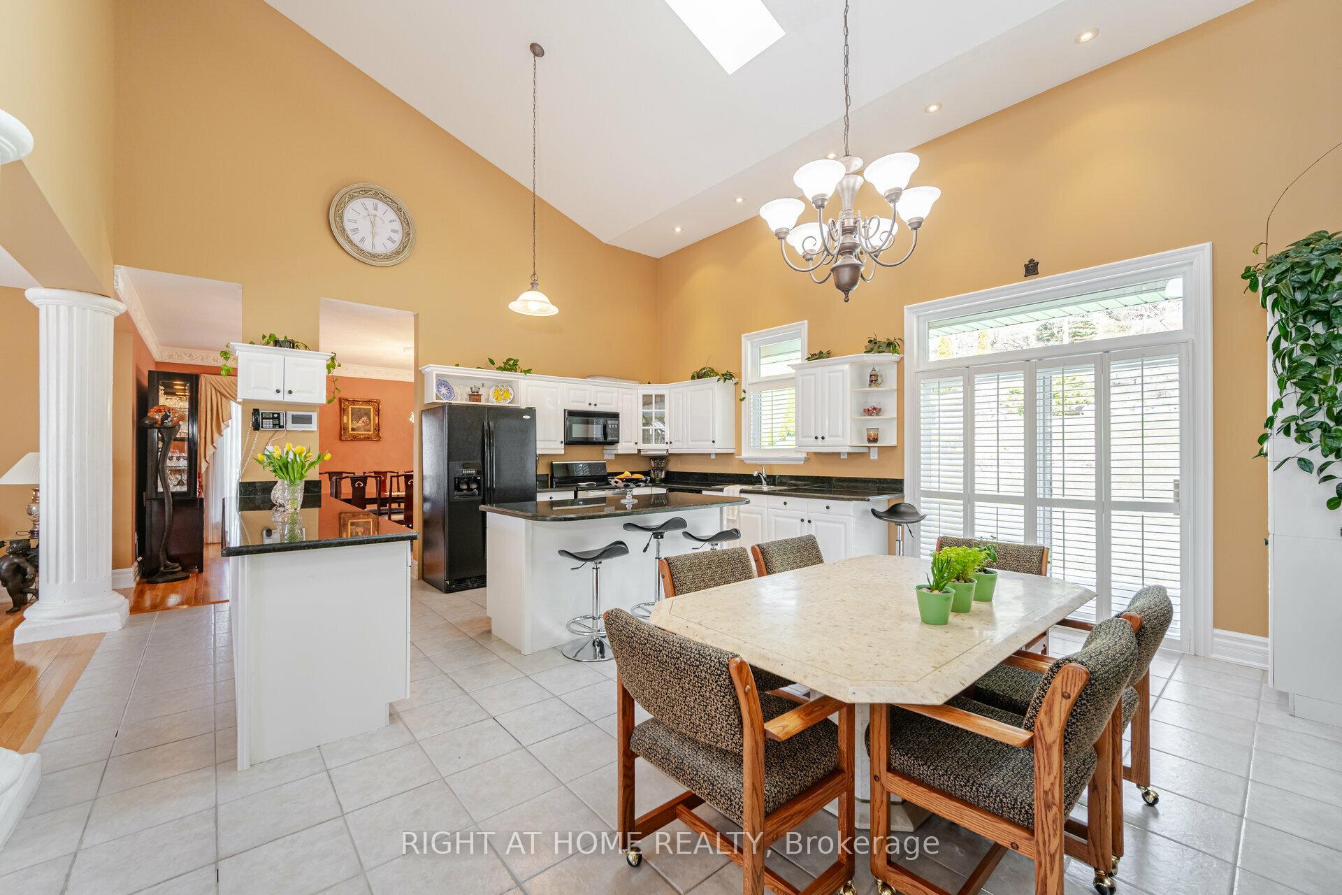 Photo 12 of 6 Lord Duncan Court, Clarington, Rural Clarington — HOMEH