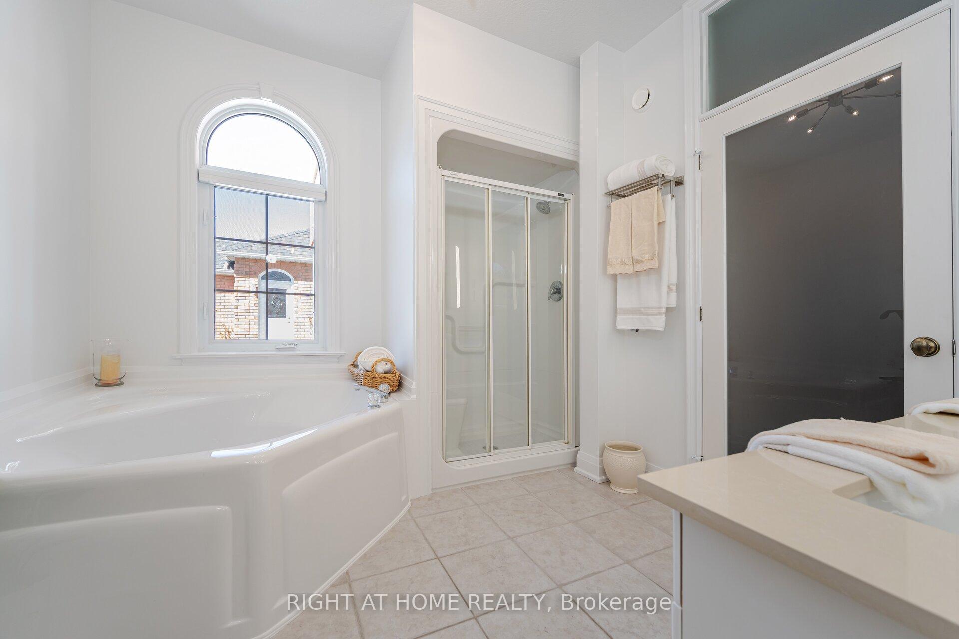 Photo 25 of 6 Lord Duncan Court, Clarington, Rural Clarington — HOMEH