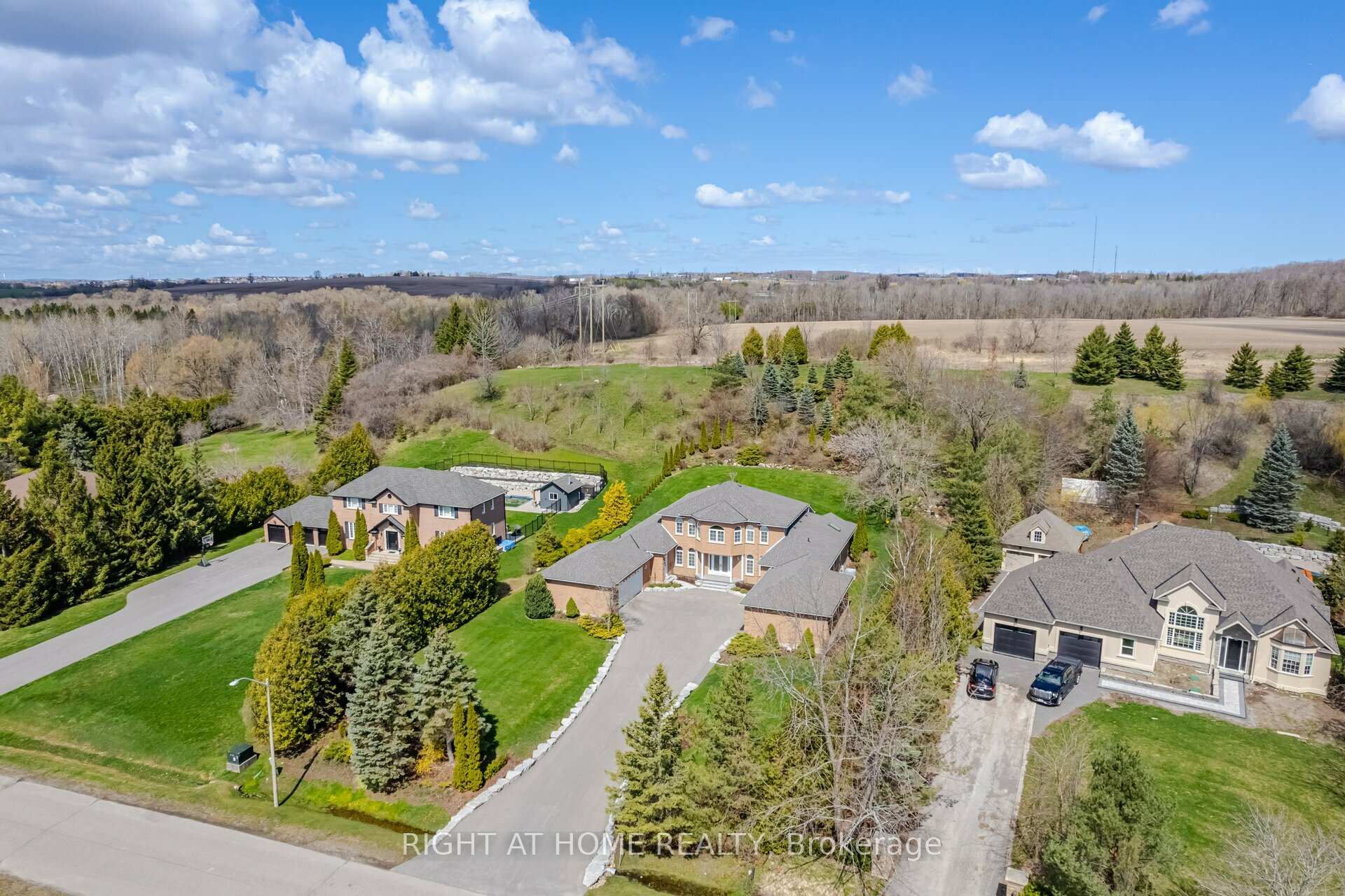 Photo 38 of 6 Lord Duncan Court, Clarington, Rural Clarington — HOMEH