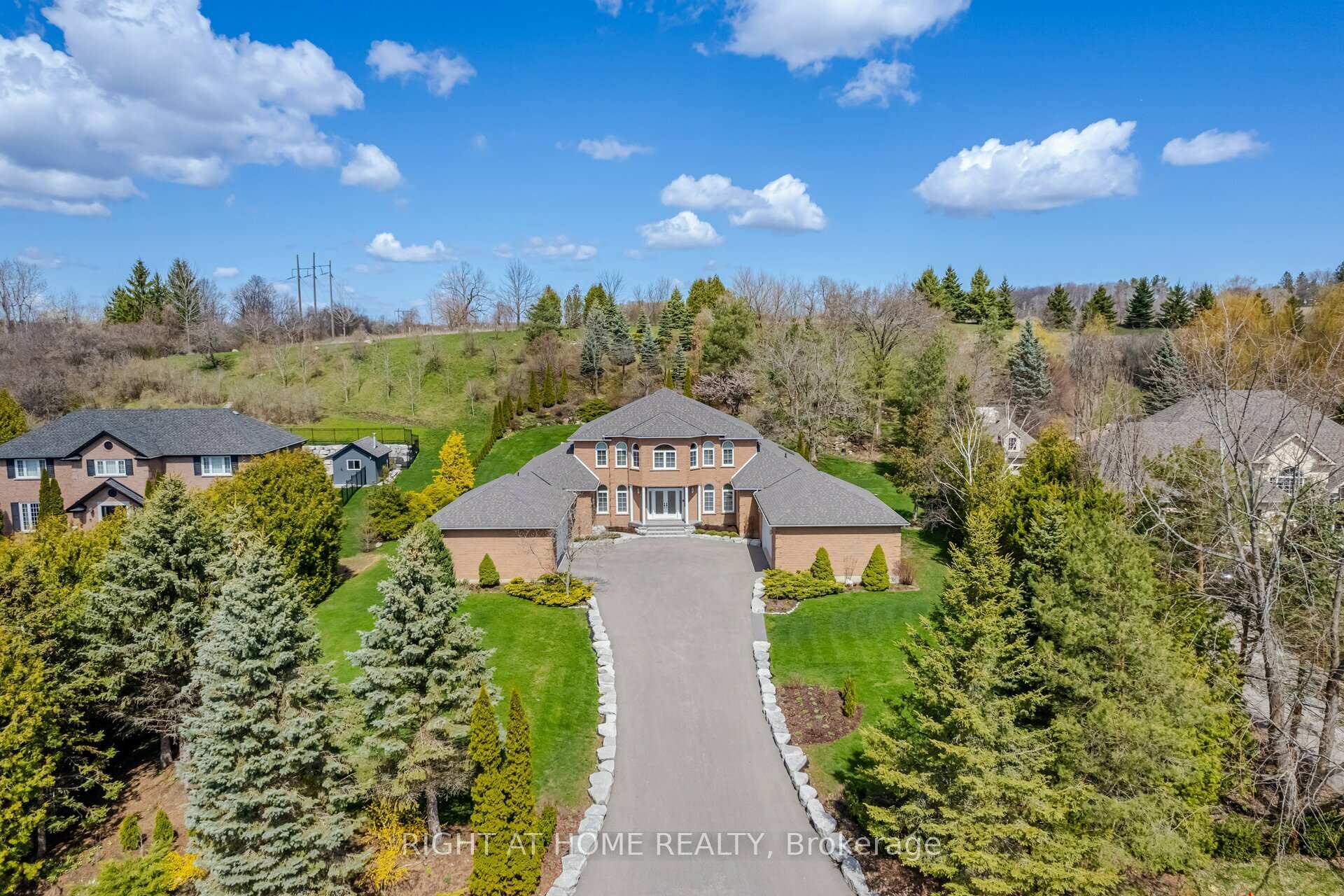Photo 2 of 6 Lord Duncan Court, Clarington, Rural Clarington — HOMEH