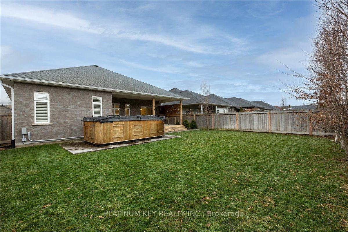Photo 36 of 88 Collins Way, Strathroy-Caradoc, SE — HOMEH