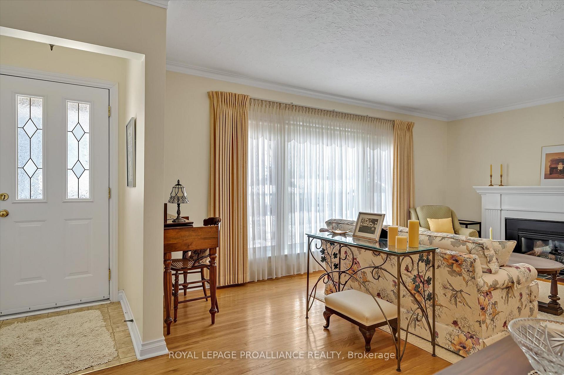 Photo 7 of 114 O'Carroll Avenue, Peterborough, Northcrest Ward 5 — HOMEH