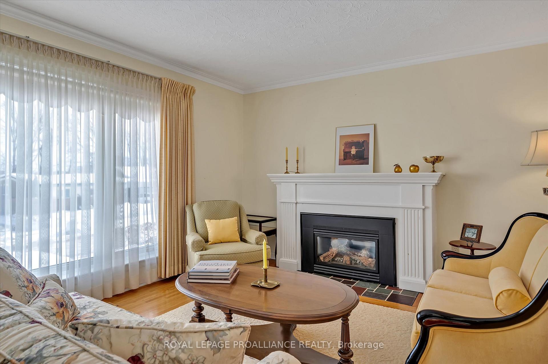 Photo 3 of 114 O'Carroll Avenue, Peterborough, Northcrest Ward 5 — HOMEH