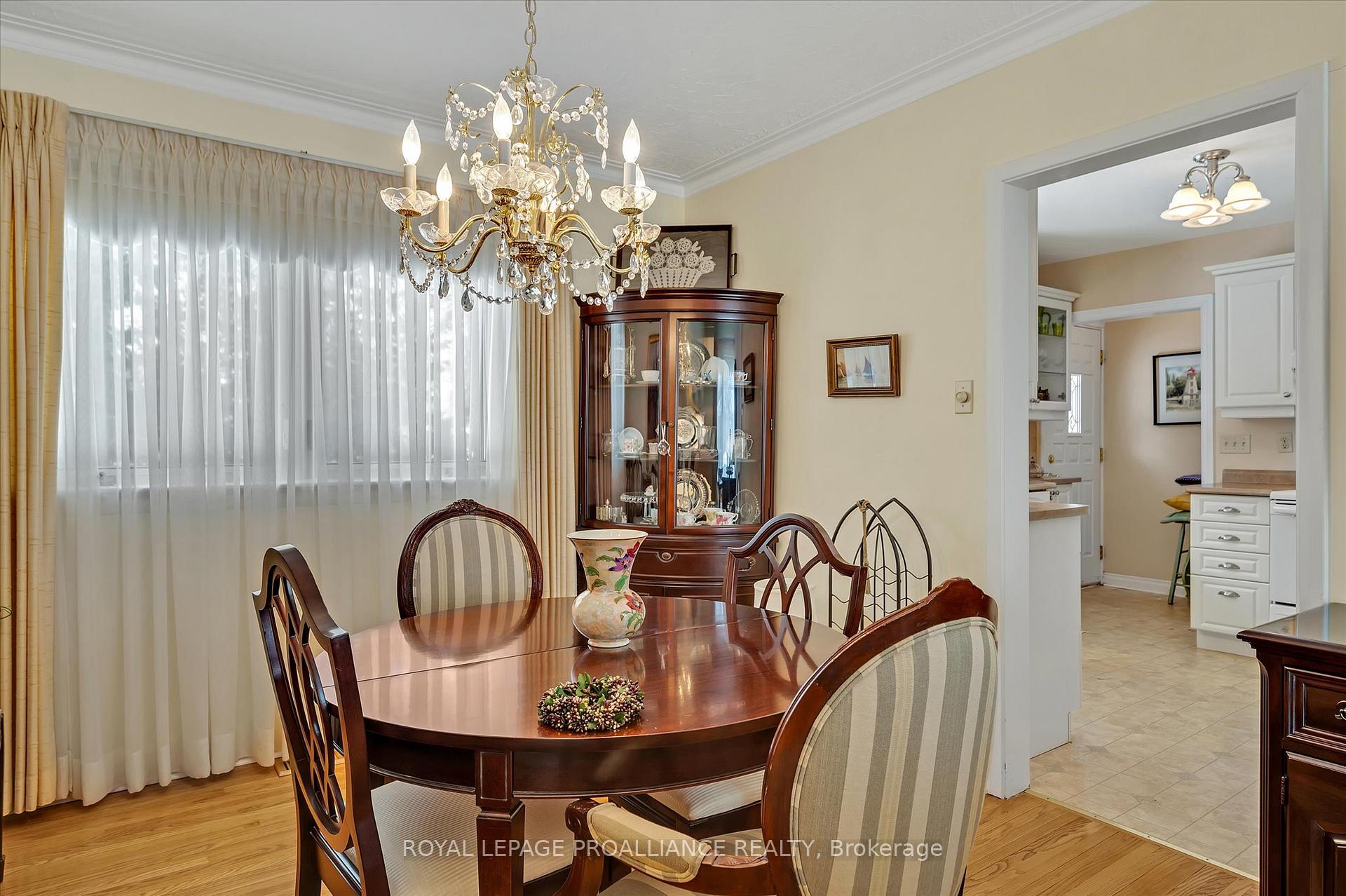 Photo 14 of 114 O'Carroll Avenue, Peterborough, Northcrest Ward 5 — HOMEH