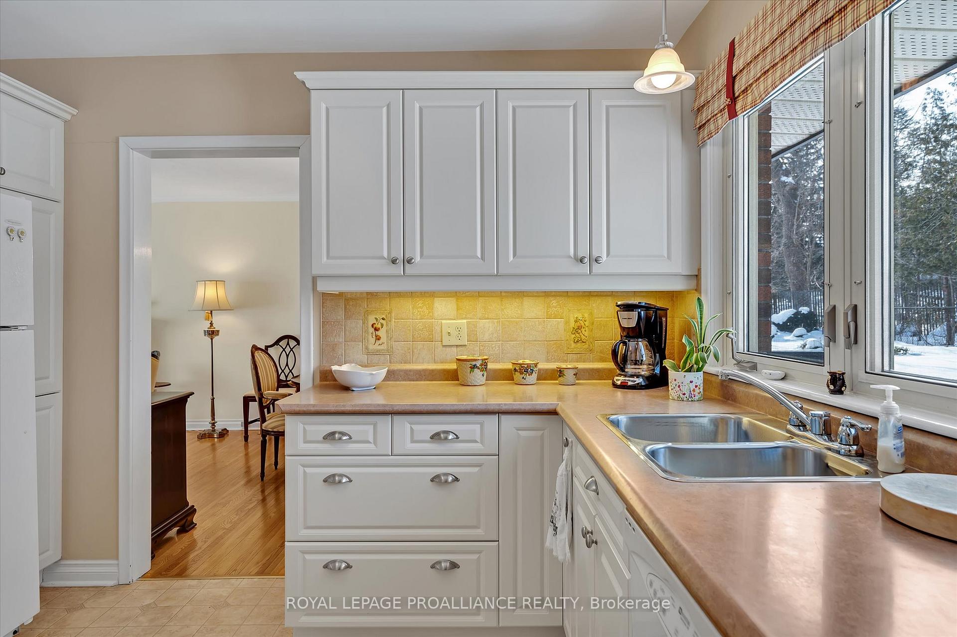 Photo 13 of 114 O'Carroll Avenue, Peterborough, Northcrest Ward 5 — HOMEH
