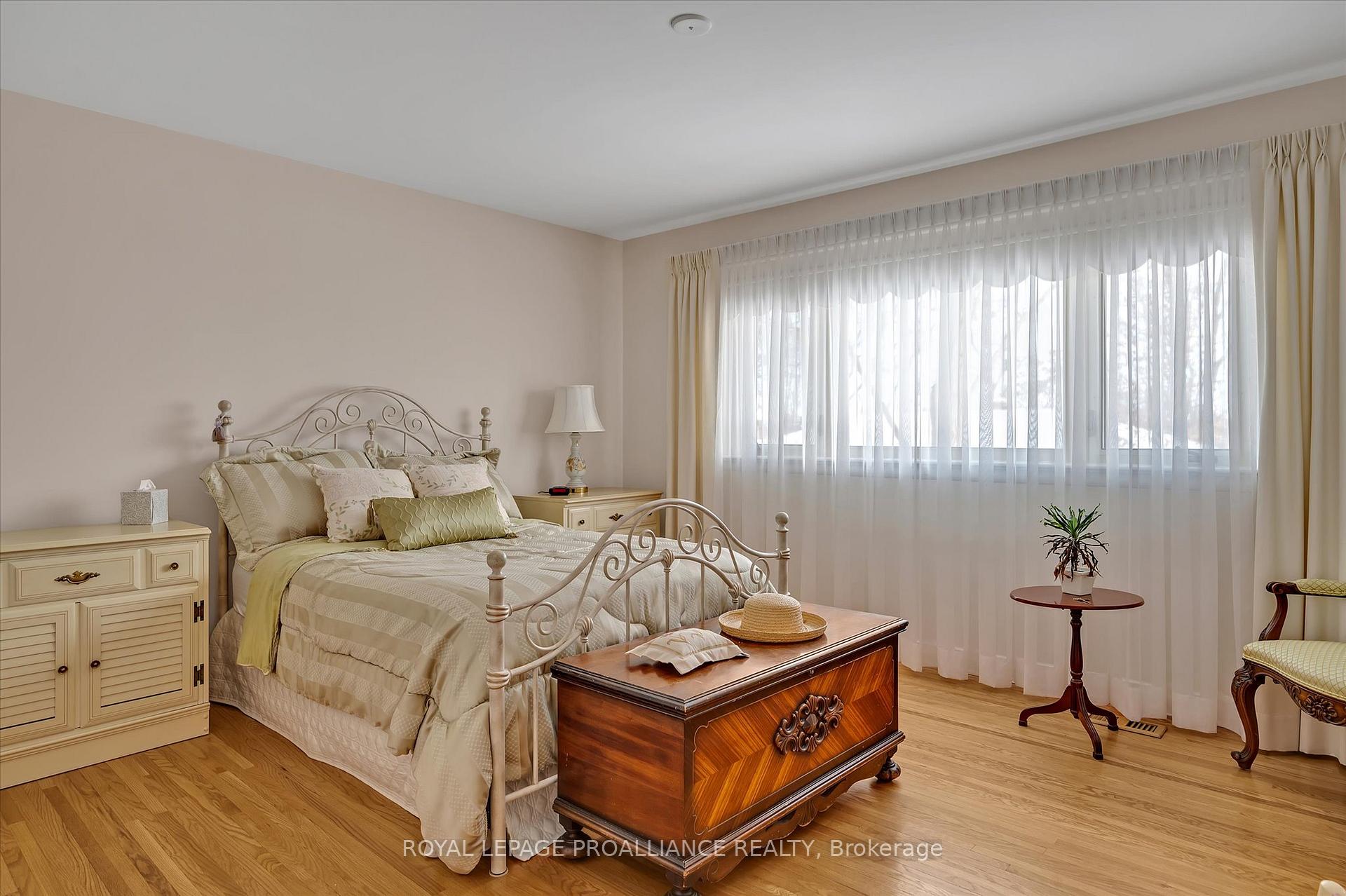Photo 10 of 114 O'Carroll Avenue, Peterborough, Northcrest Ward 5 — HOMEH